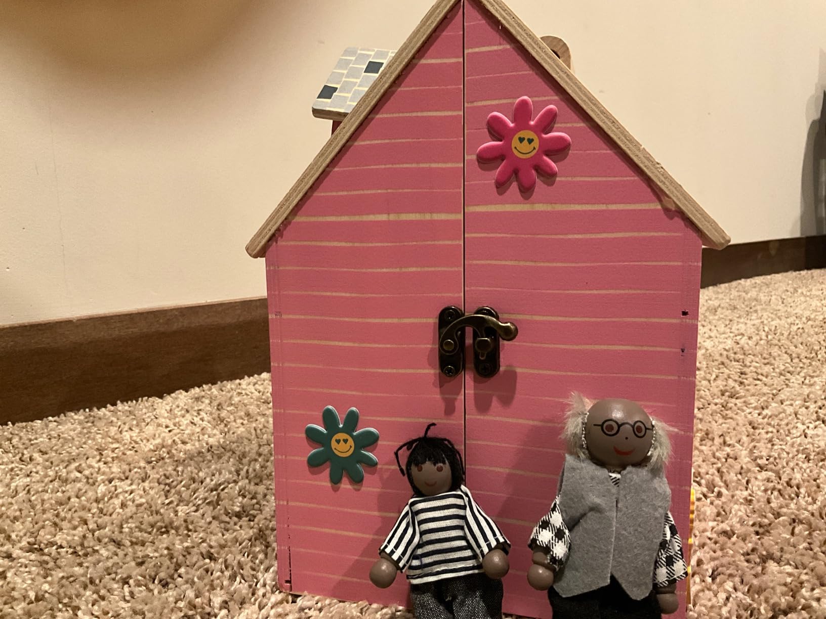 Melissa & Doug Fold & Go Wooden Dollhouse with 2 Dolls and 11 Pieces of Furniture - Portable Mini Doll House with Accessories and Toy Figures, Ages 3+ customer photo 1