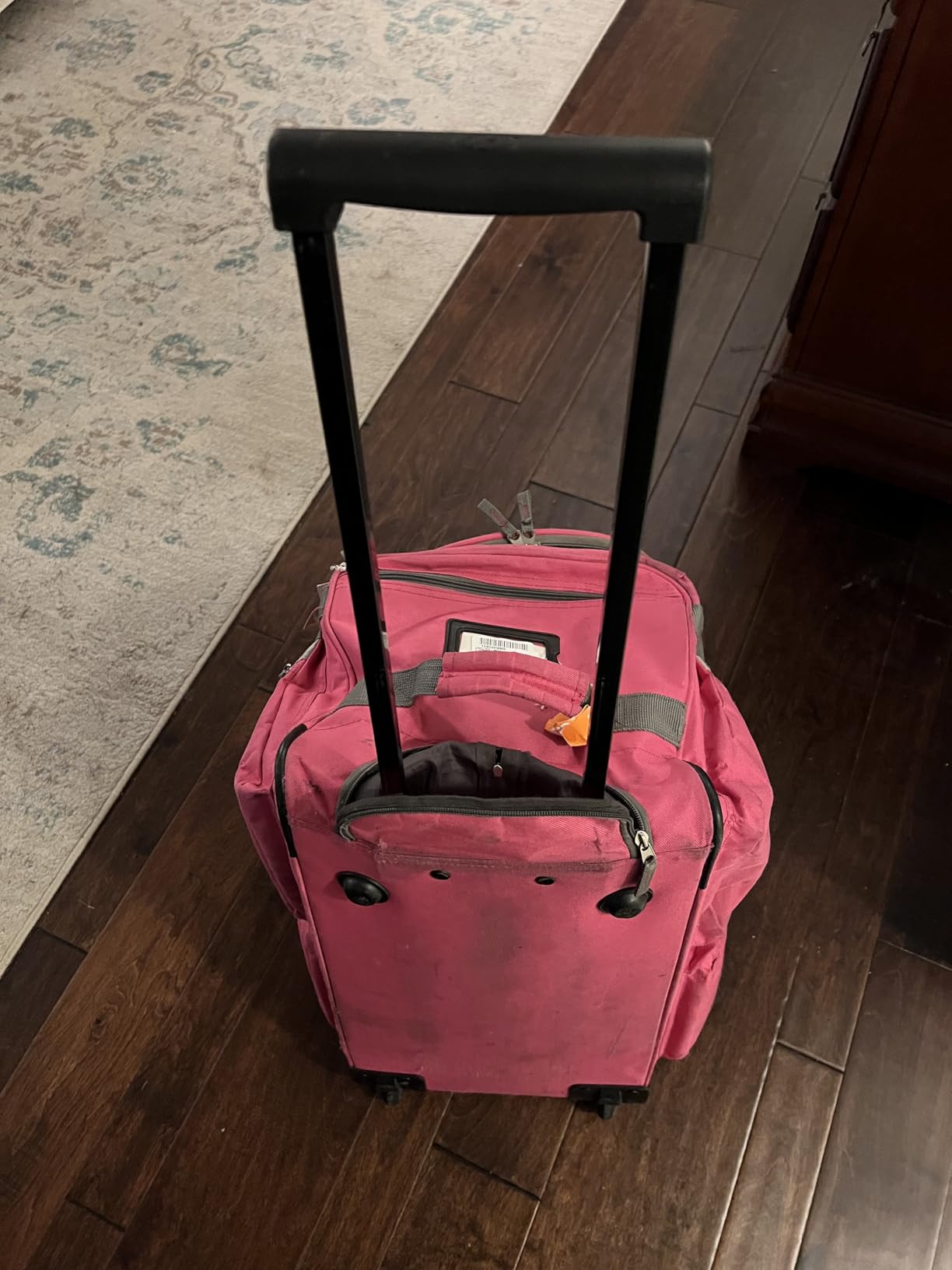 Olympia U.S.A. 33 inch Jumbo Size 8 Pockets Wheeled Rolling Duffel Bag Water Resistant Luggage Lightweight Travel Suitcase with Retractable Handle customer photo 2