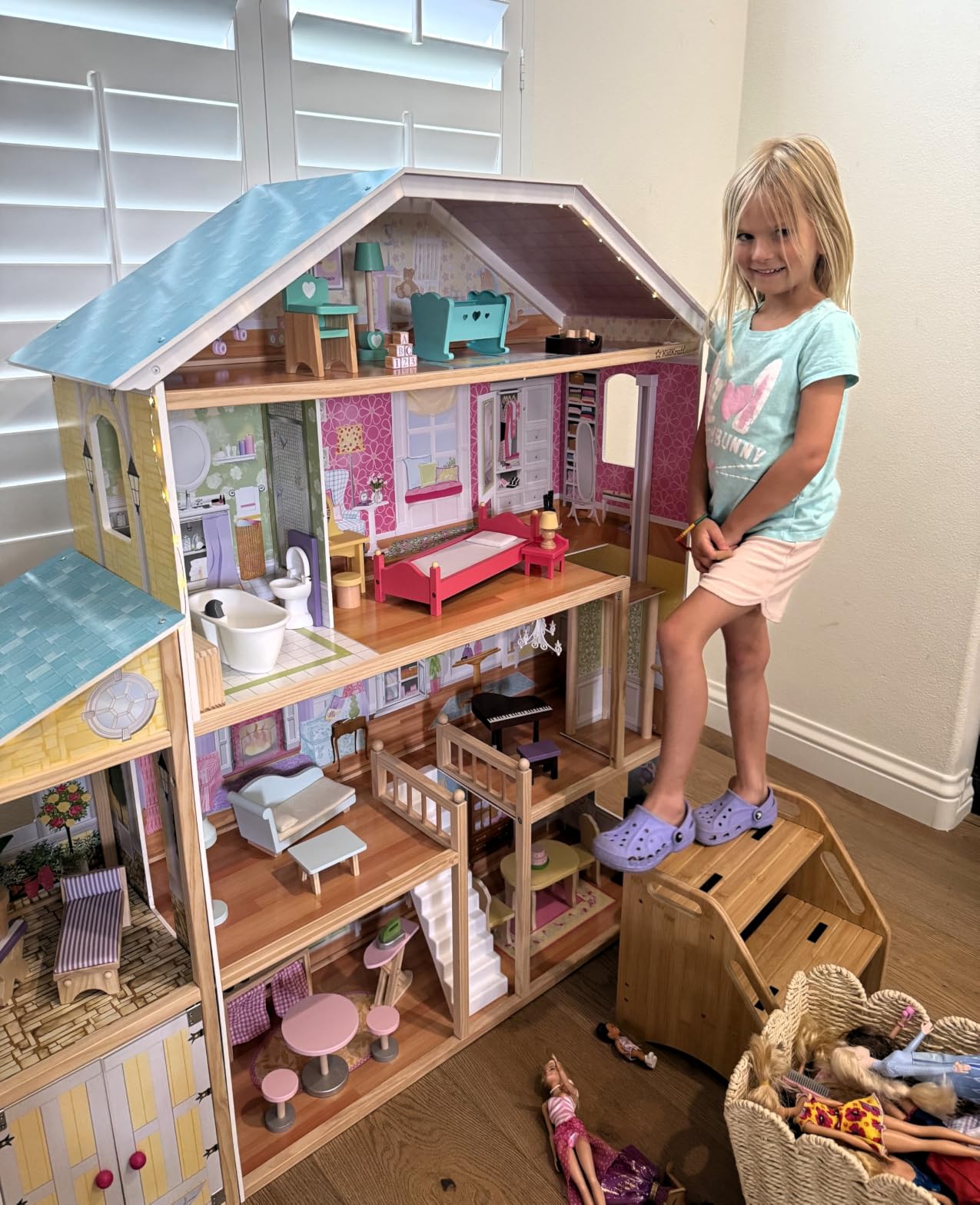 KidKraft Majestic Mansion Wooden Dollhouse with 34-Piece Accessories, Working Elevator and Garage, Gift for Ages 3+ customer photo 1