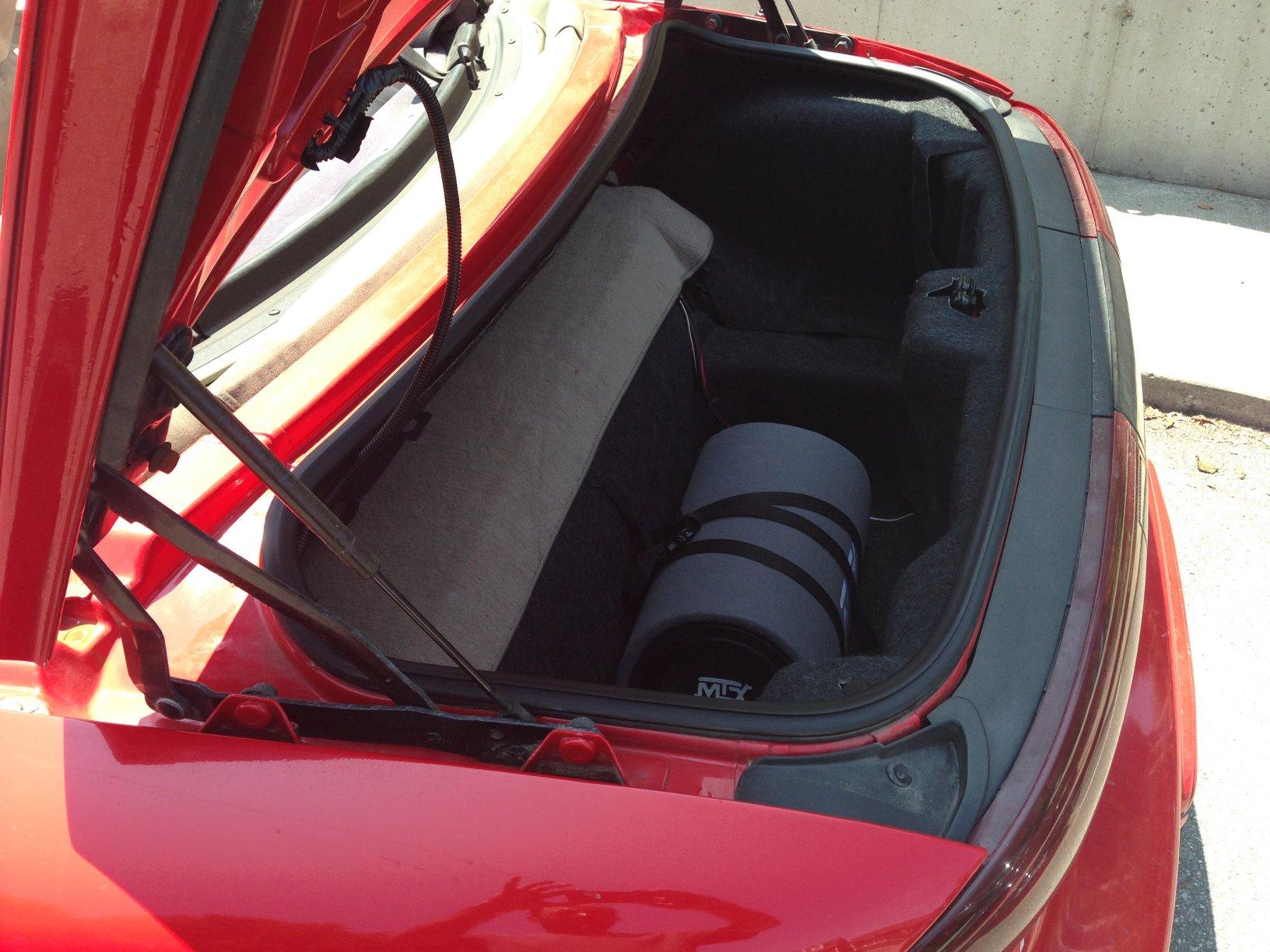 MTX Audio RT8PT 8 Inch 240 Watt Car Loaded Universal Powered High Performance Amplified Tube Box Vented Subwoofer Enclosure, RCA Connectivity customer photo 1