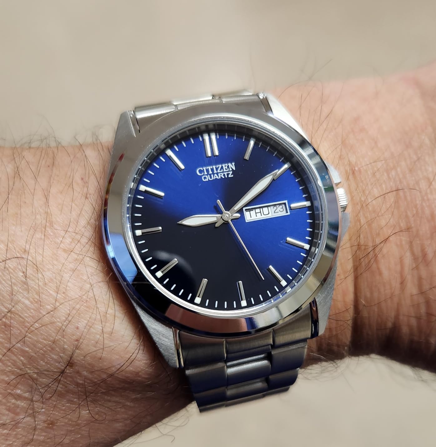 Men's Classic Quartz Watch customer photo 1