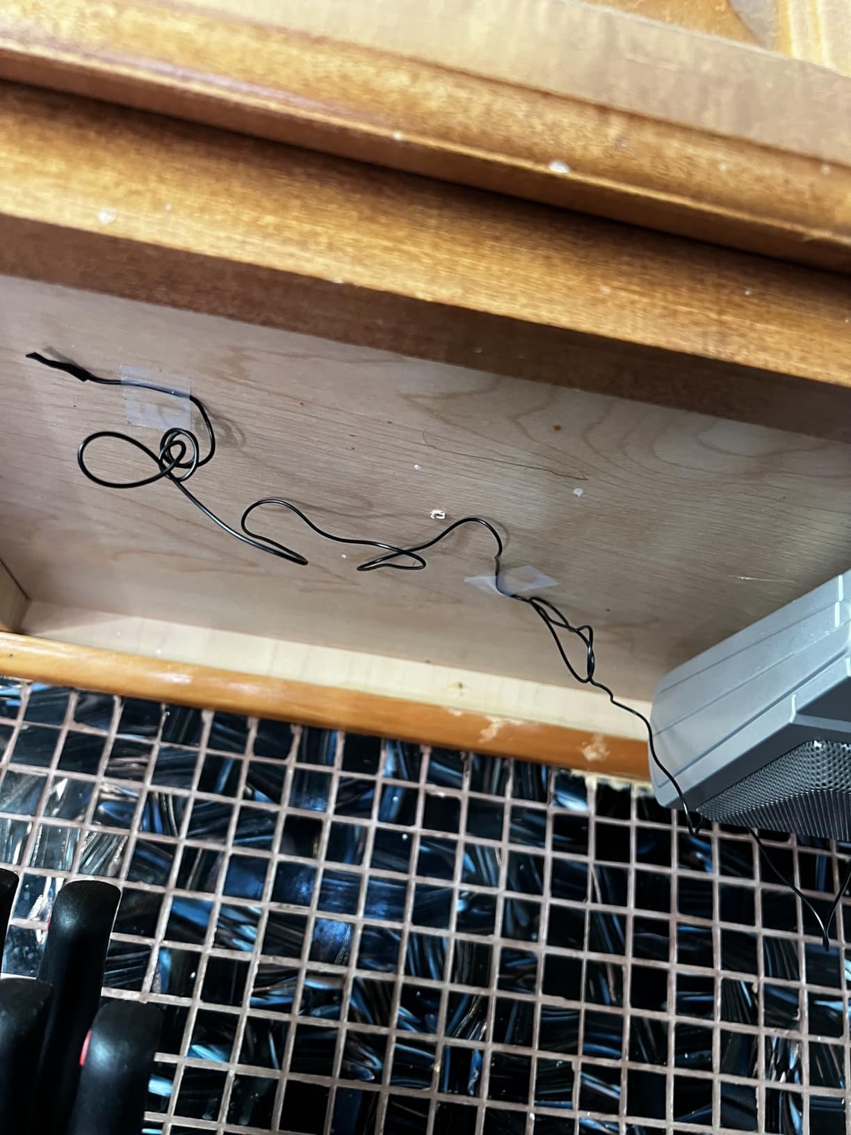 JENSEN SMPS-628 Under-Cabinet Universal Bluetooth Music System customer photo 1