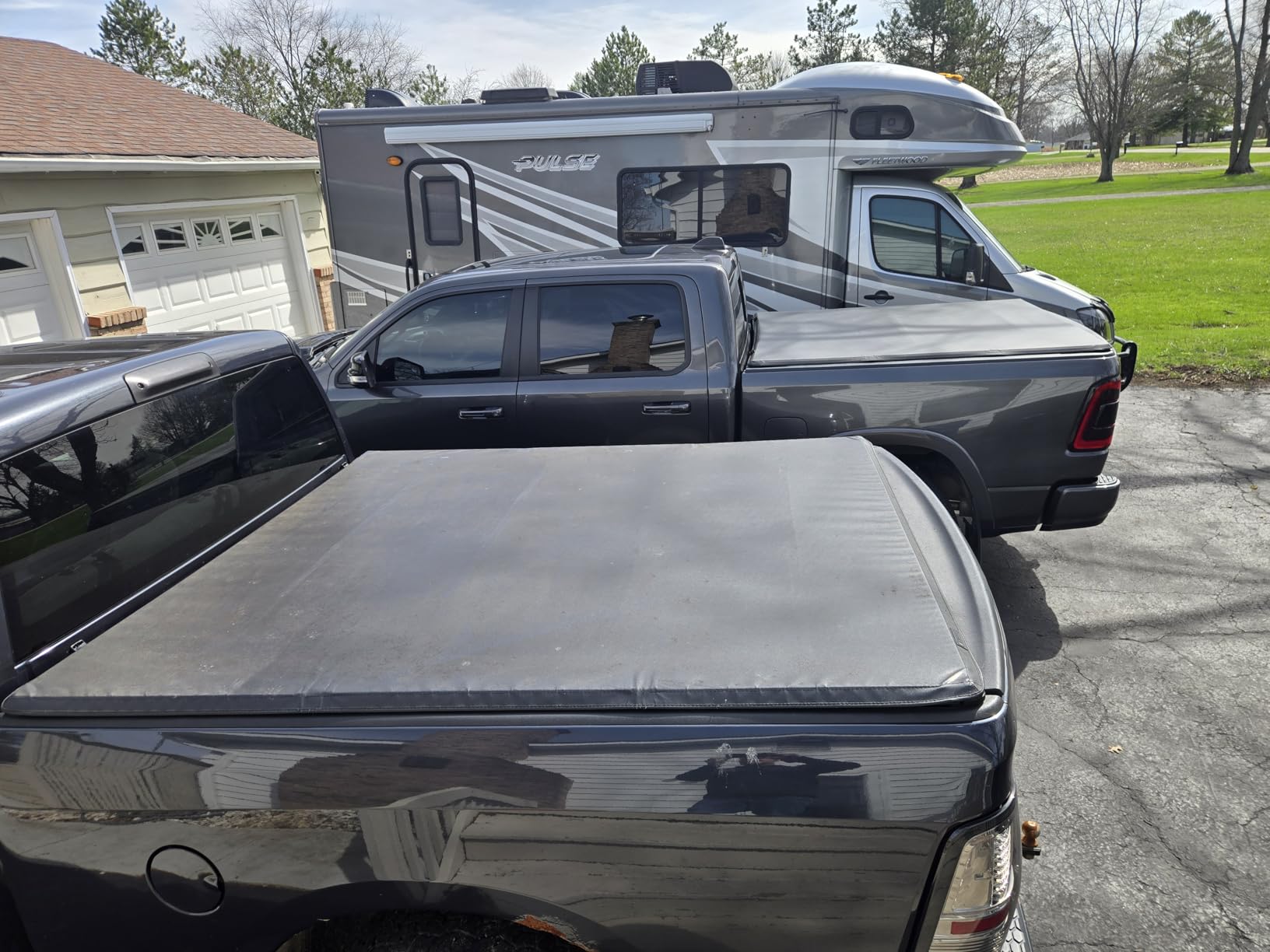 Tyger Auto T3 Soft Tri-fold Truck Bed Tonneau Cover Compatible with 2002-2018 Dodge Ram 1500; 2003-2026 2500 3500; 2019-2024 Classic | 6'4