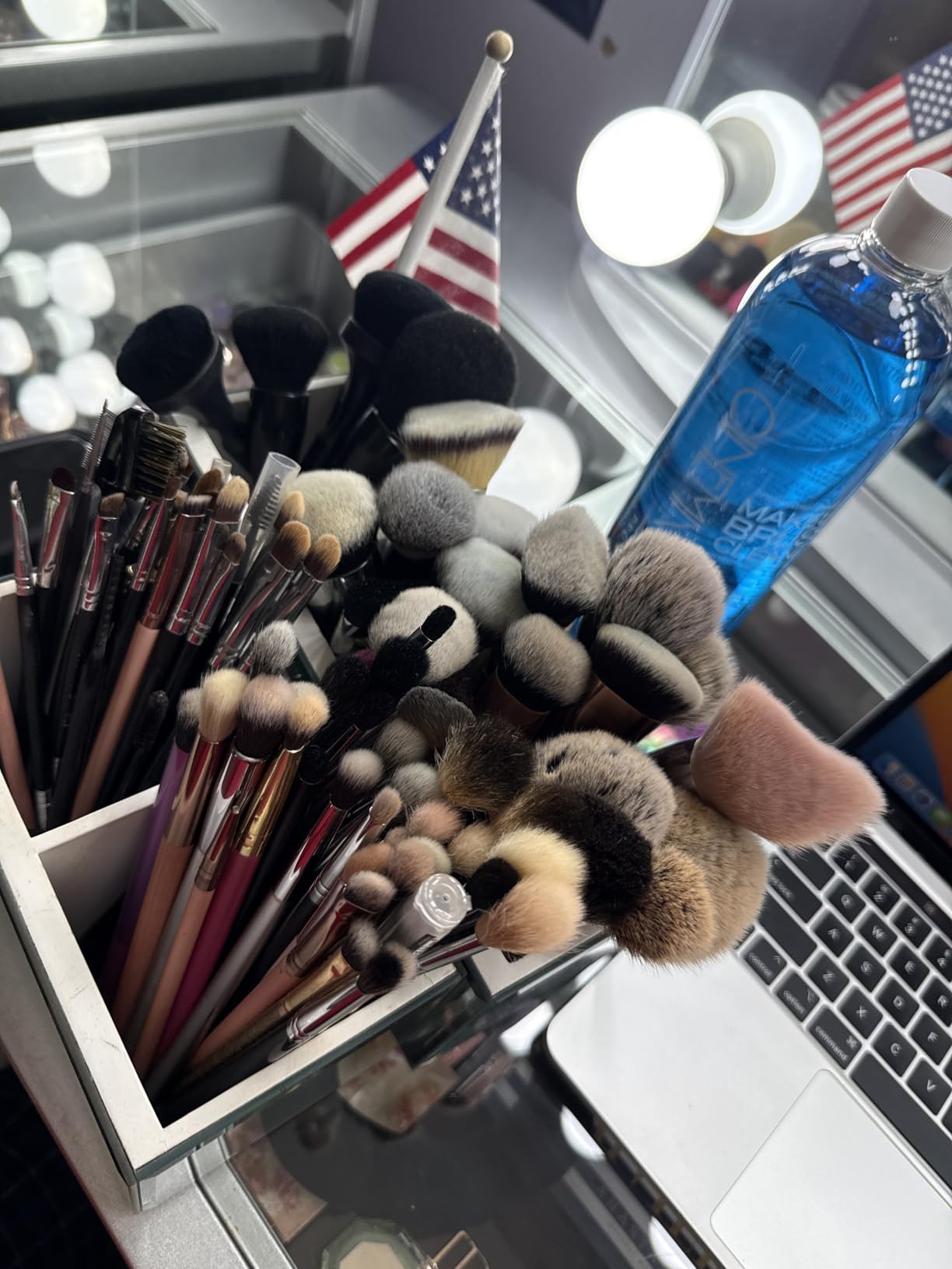 Cinema Secrets Original Blue Vanilla Makeup Brush Cleaner Solution - Professional Cleanser for Makeup Brushes - Quick-Drying, Rinse-Free Formula - Removes Stubborn Waterproof Make Up (32 fl oz) customer photo 2