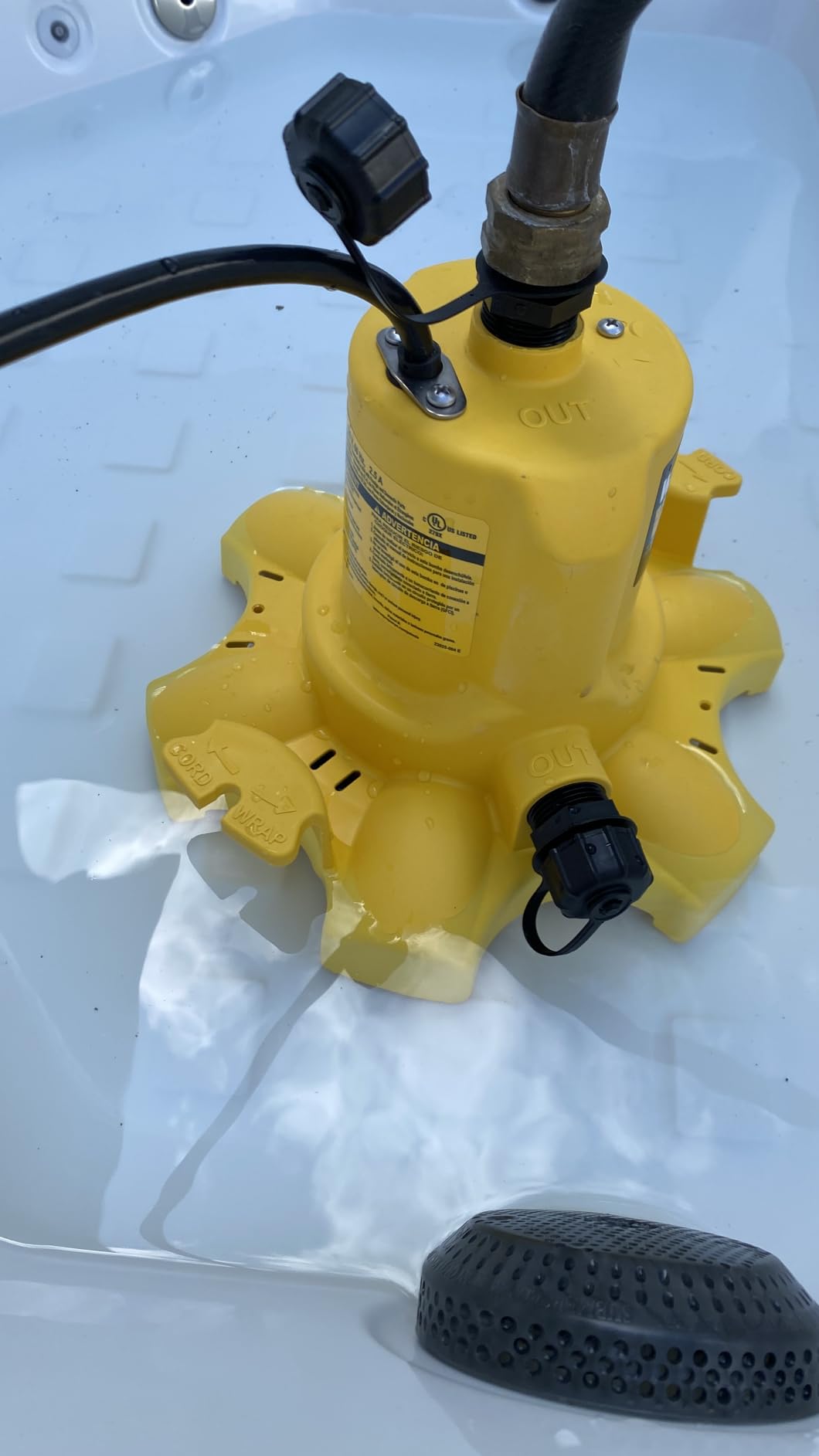 WAYNE WaterBUG 1/6 HP 1350 GPH Submersible Pump with Multi-Flo Technology - Water Removal and Transfer Pump, Yellow customer photo 1