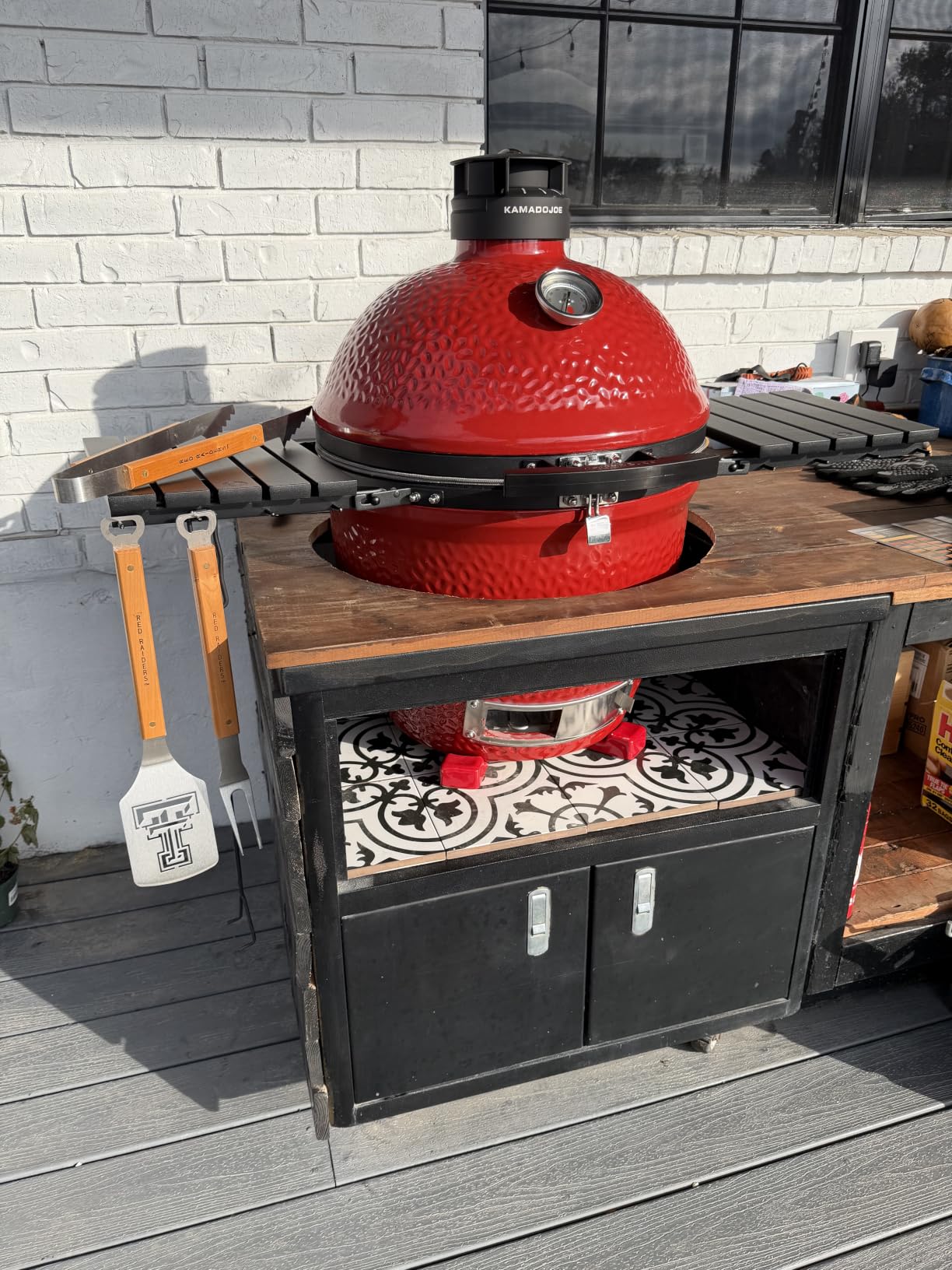 Kamado Joe Classic Joe Series II 18-inch Ceramic Charcoal Grill and Smoker with Cart, Side Shelves, Stainless Steel Grates and 250 Cooking Square Inches in Red, Model KJ-23RHC customer photo 1