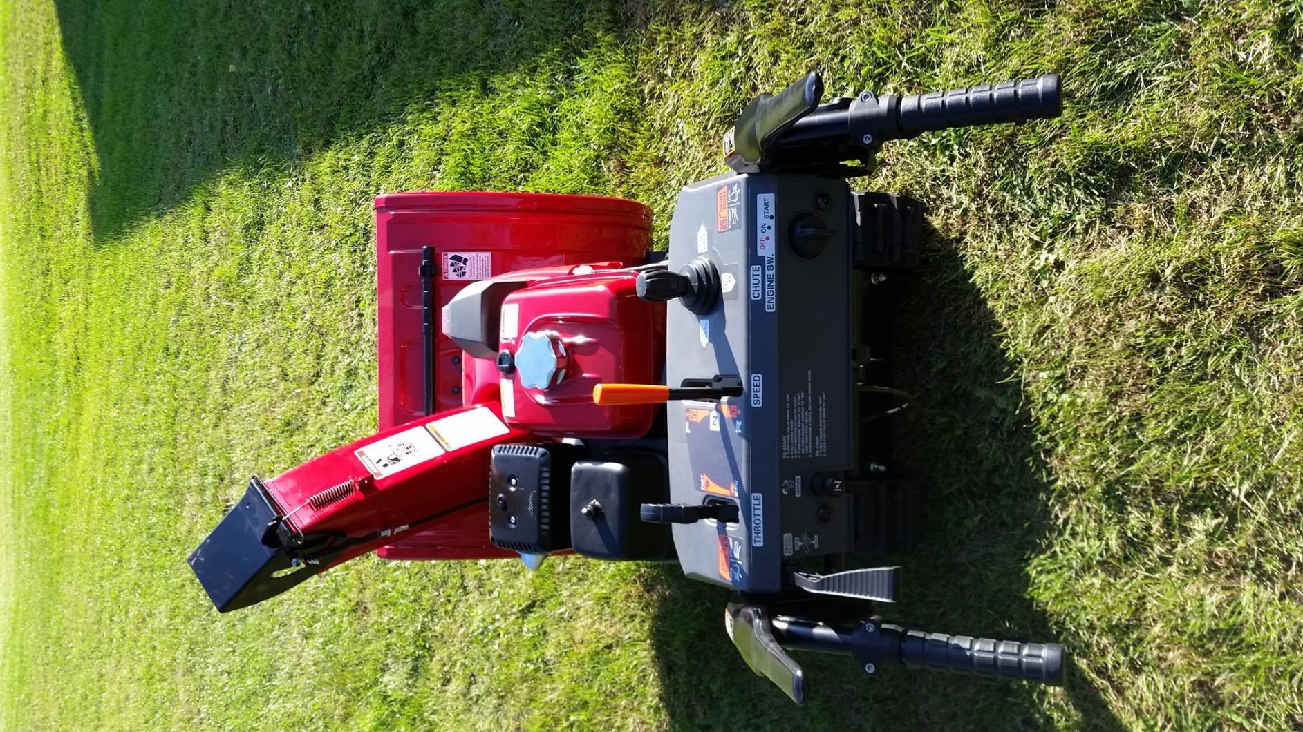 Honda HSS928 28-Inch Two Stage Snow Blower with Track Drive and Auger Height Control, 52-Foot Max Throwing Distance customer photo 4