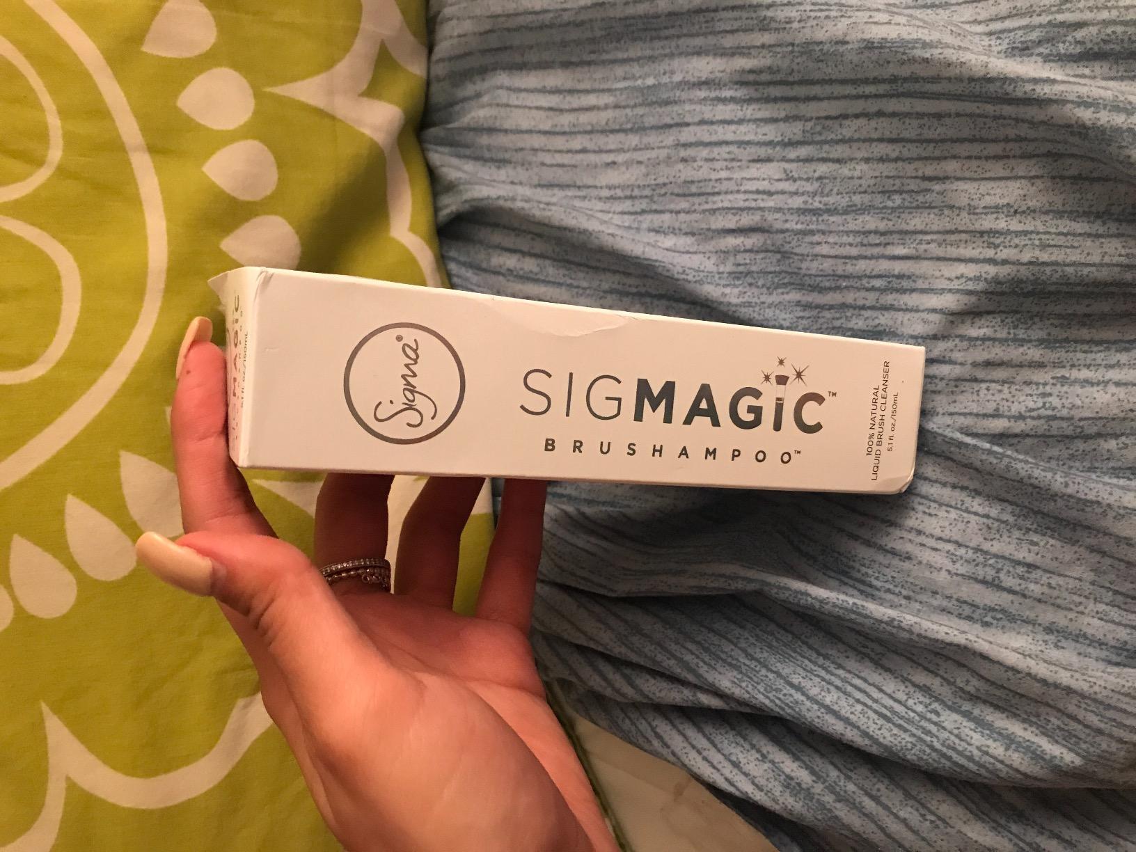 Sigma Beauty Sigmagic Brushampoo Liquid - Professional Grade Cleaner Solution for Makeup Brushes & Sponges to Remove Makeup Residue (5.1 FL Oz) customer photo 1