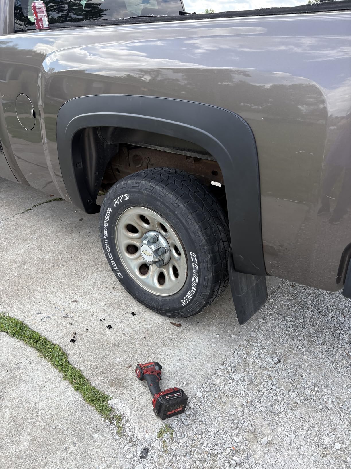 Tyger Auto Fender Flare Compatible with 2007-2013 Chevy Silverado 1500 2500 3500HD (Not Fit 07 Classic) 6.5' & 8' Bed, Fine-Textured Black Paintable Factory Style 4pc | TG-FF6C4288 customer photo 1