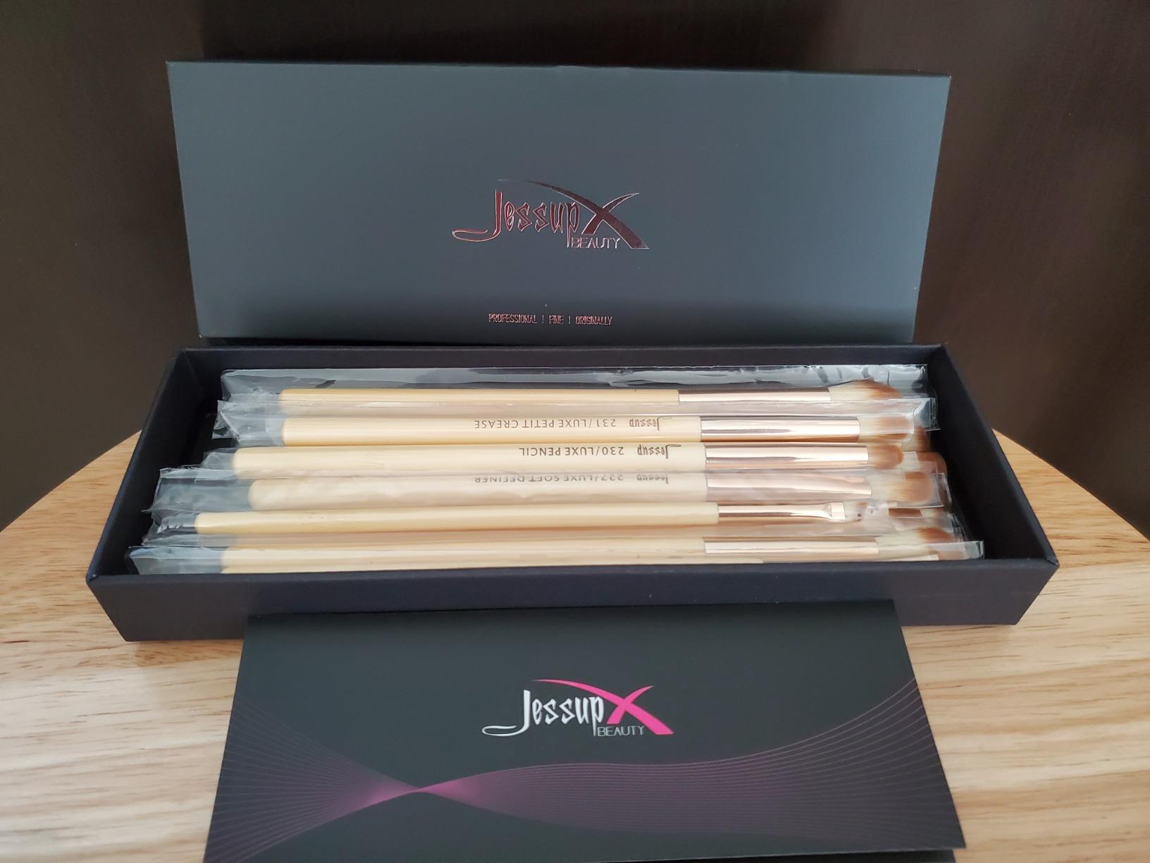 Jessup Professional Bamboo Makeup Brushes, Premium Synthetic Foundation Powder Concealer Blush Highlight Eye Blending Cosmetic Brush Set 25pcs T135 customer photo 1