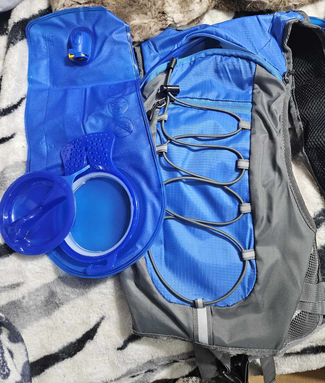 Unigear Hydration Pack Backpack with 70 oz 2L Water Bladder for Running, Hiking, Cycling, Climbing, Camping, Biking customer photo 1