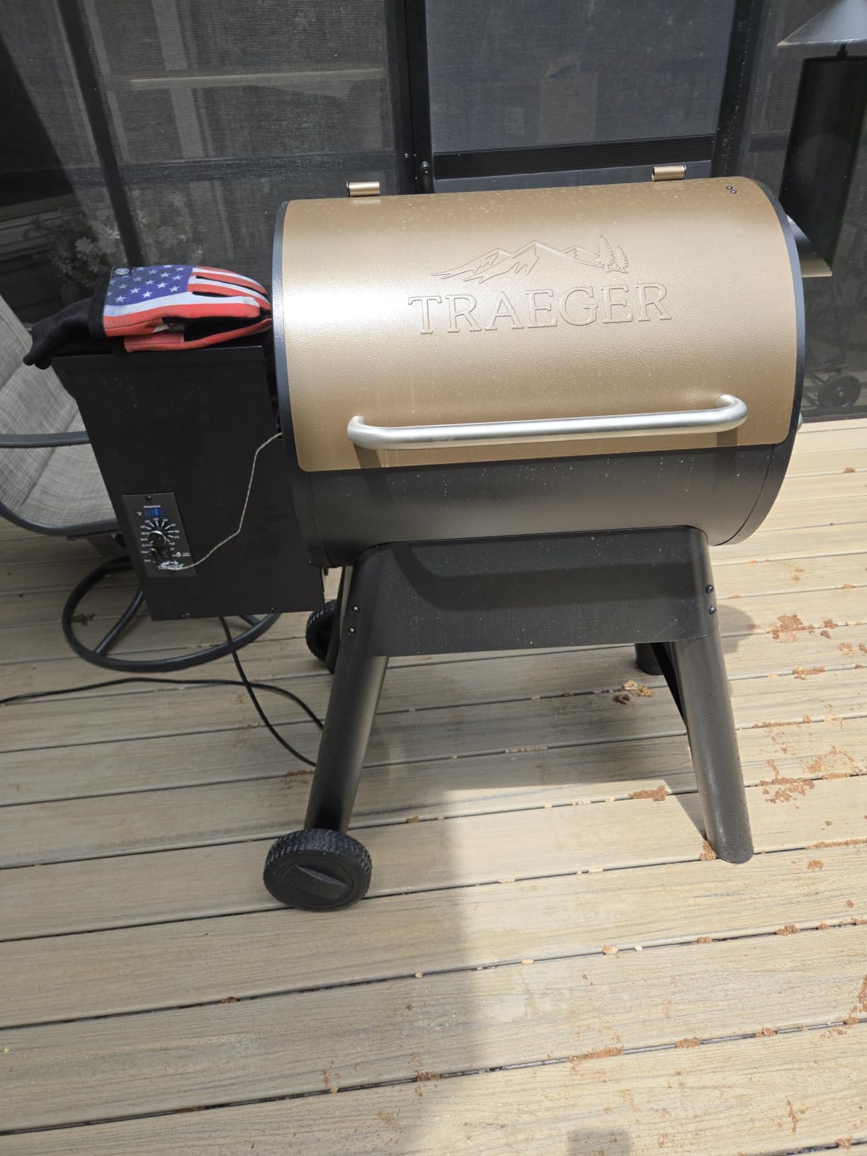 Traeger Pro 22 Wood Pellet Grill & Smoker, 572 Sq In, WiFi, 6-in-1 BBQ versatility, meat probe, 450°F max, 18 lb hopper customer photo 1