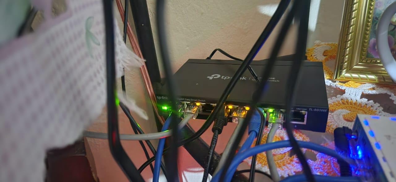 TP-Link 16 Port Gigabit Switch | Easy Smart Managed | Plug & Play | Limited Lifetime Protection | Desktop/Wall-Mount | Sturdy Metal w/ Shielded Ports | Support QoS, VLAN, IGMP and LAG (TL-SG116E) customer photo 2