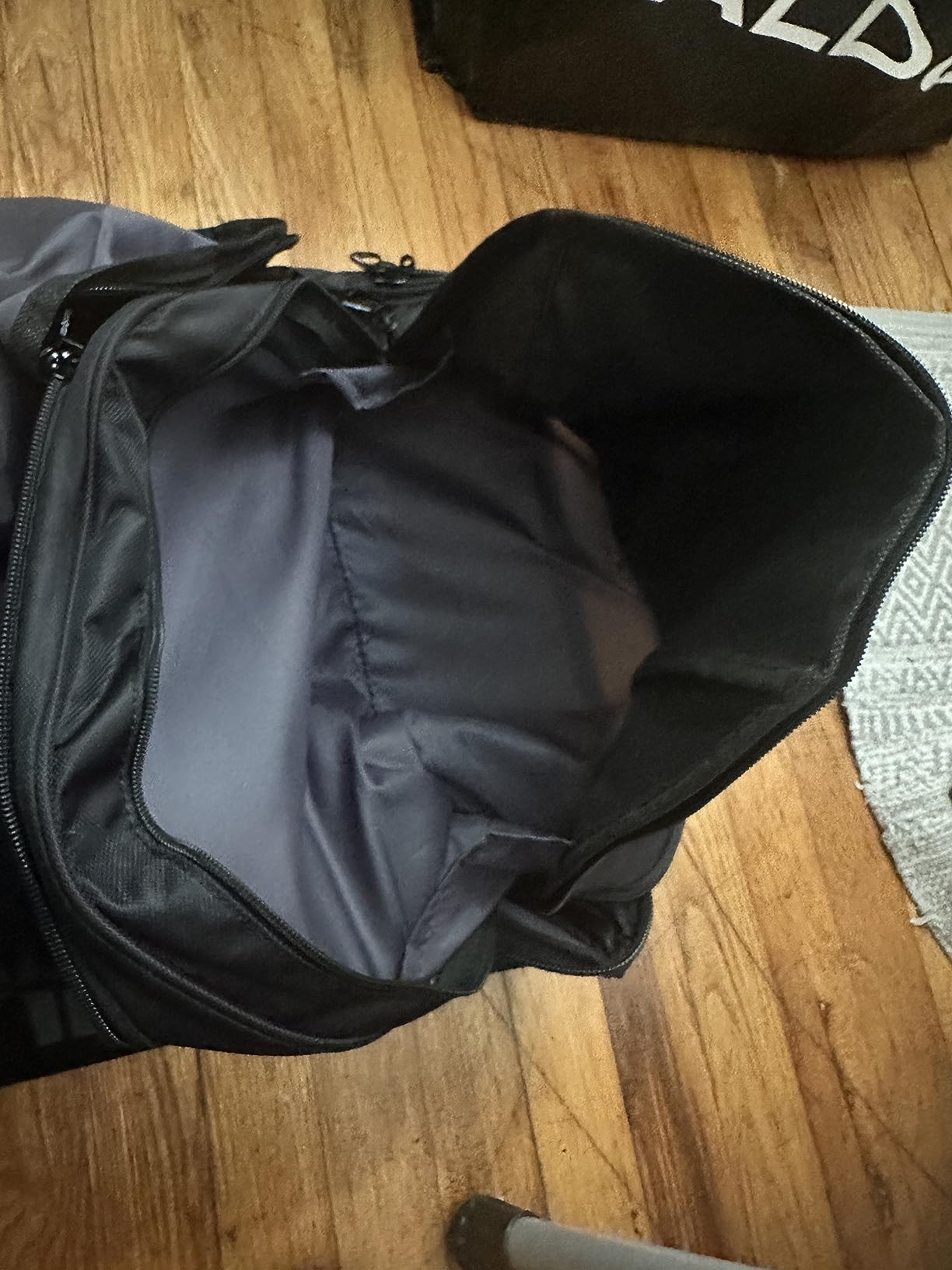 Samsonite Andante 2 Wheeled Duffel Bag - 22-Inch Durable Rolling Luggage with Inline Skate Wheels, Push-Button Handle & Spacious Compartments - Travel-Friendly and Lightweight - All Black customer photo 2