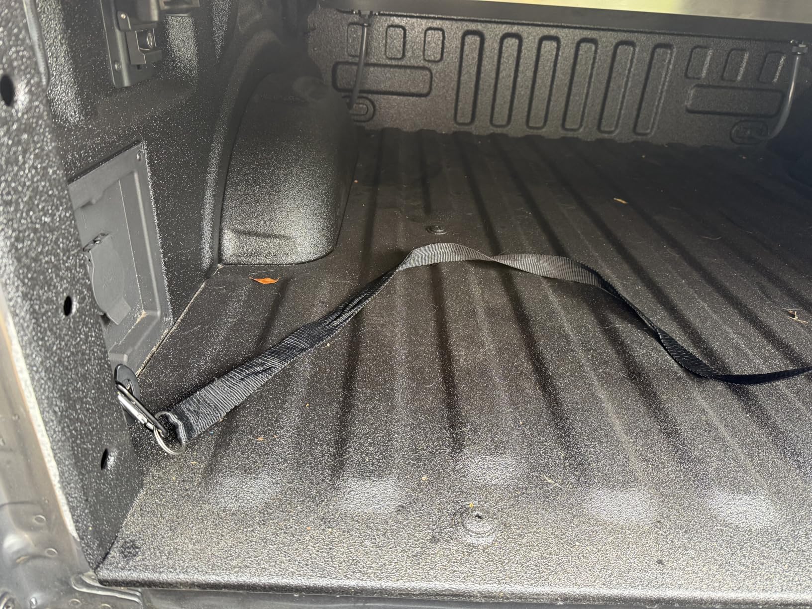 Syneticusa MB Retractable Tonneau Cover fit 2004-2026 F-150, 5.5ft Truck Bed | Hard Cover, 6063-T5 Aluminum, Double Lock, Waterproof, Low Profile, 600lb Capacity, 3-Year Warranty customer photo 2