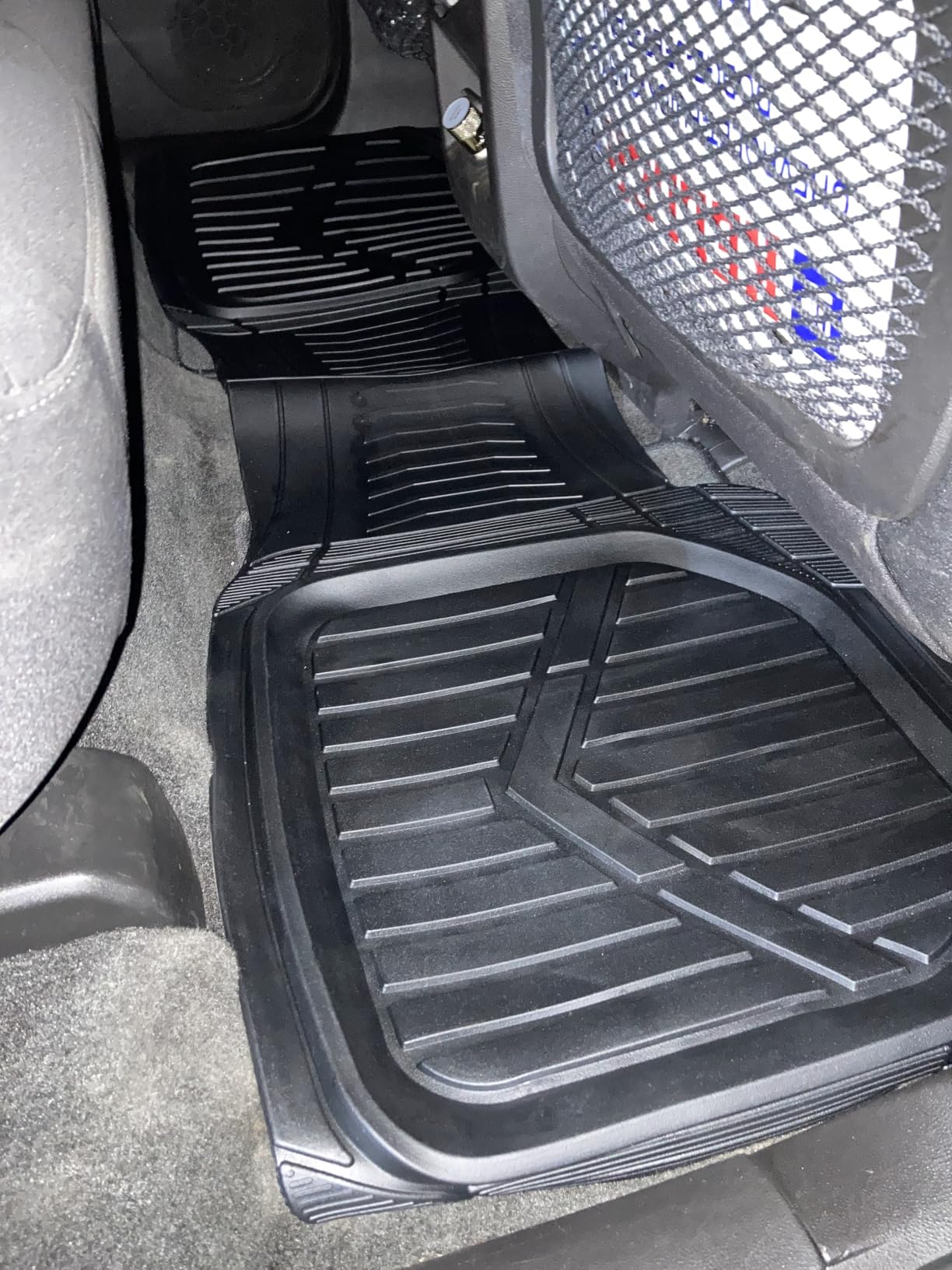 Amazon Basics 3-Piece All-Weather Heavy Duty, Full Set PVC Floor Mats for Universal Fit in Cars, SUVs, and Trucks, Black, Trim to Customize customer photo 1