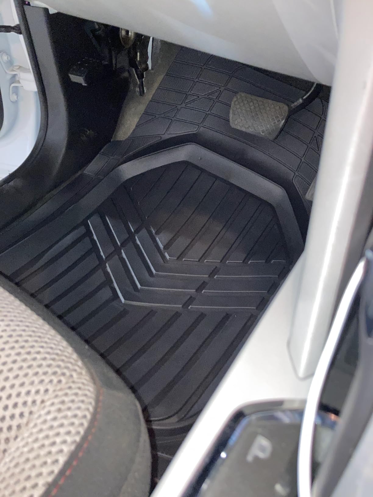 Amazon Basics 3-Piece All-Weather Heavy Duty, Full Set PVC Floor Mats for Universal Fit in Cars, SUVs, and Trucks, Black, Trim to Customize customer photo 2