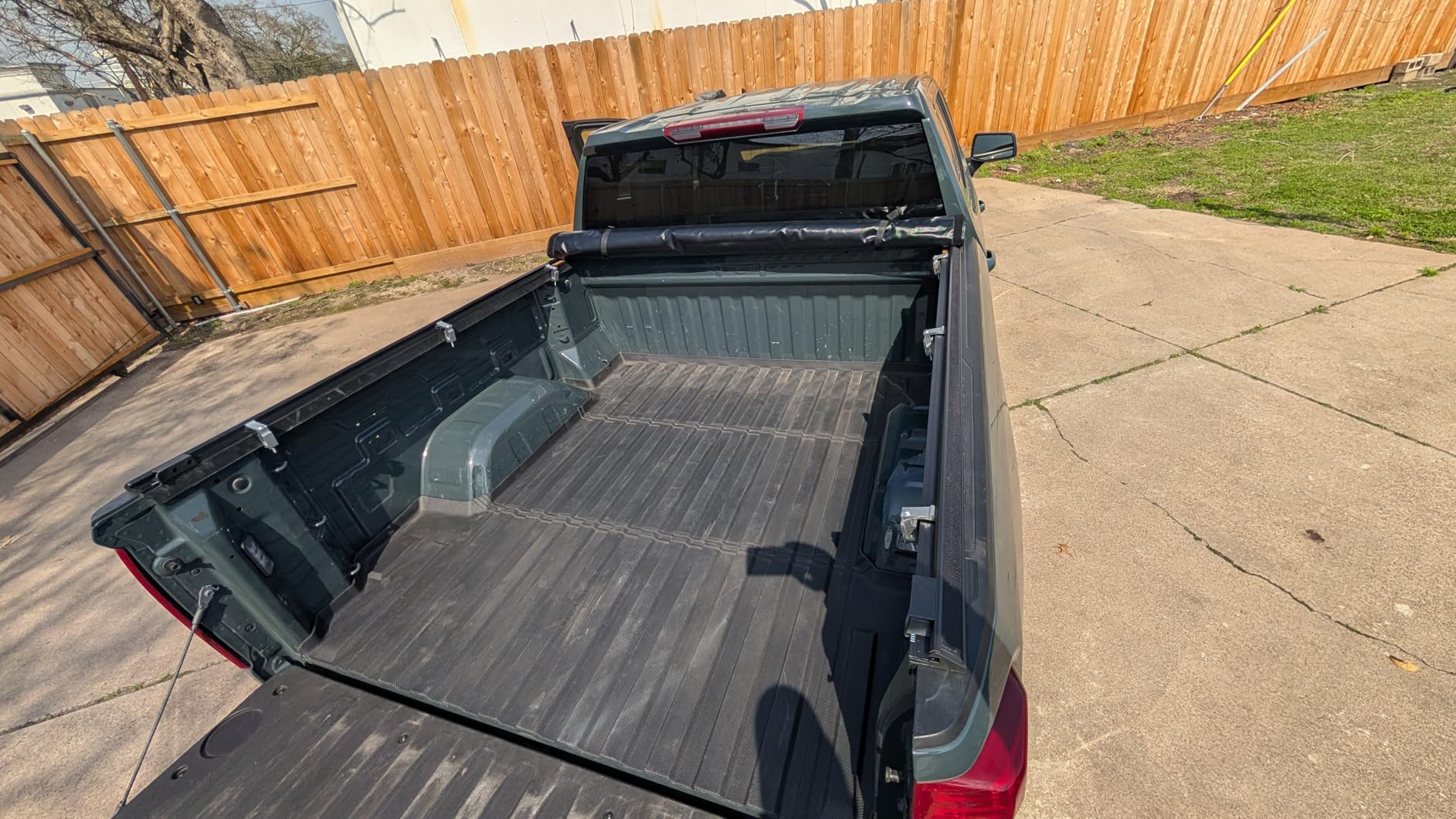 Tyger Auto T1 Soft Roll-up Truck Bed Tonneau Cover Compatible with 2019-2026 Chevy Silverado GMC Sierra 1500 (Not Fit 19 LD/Limited) | 5'10