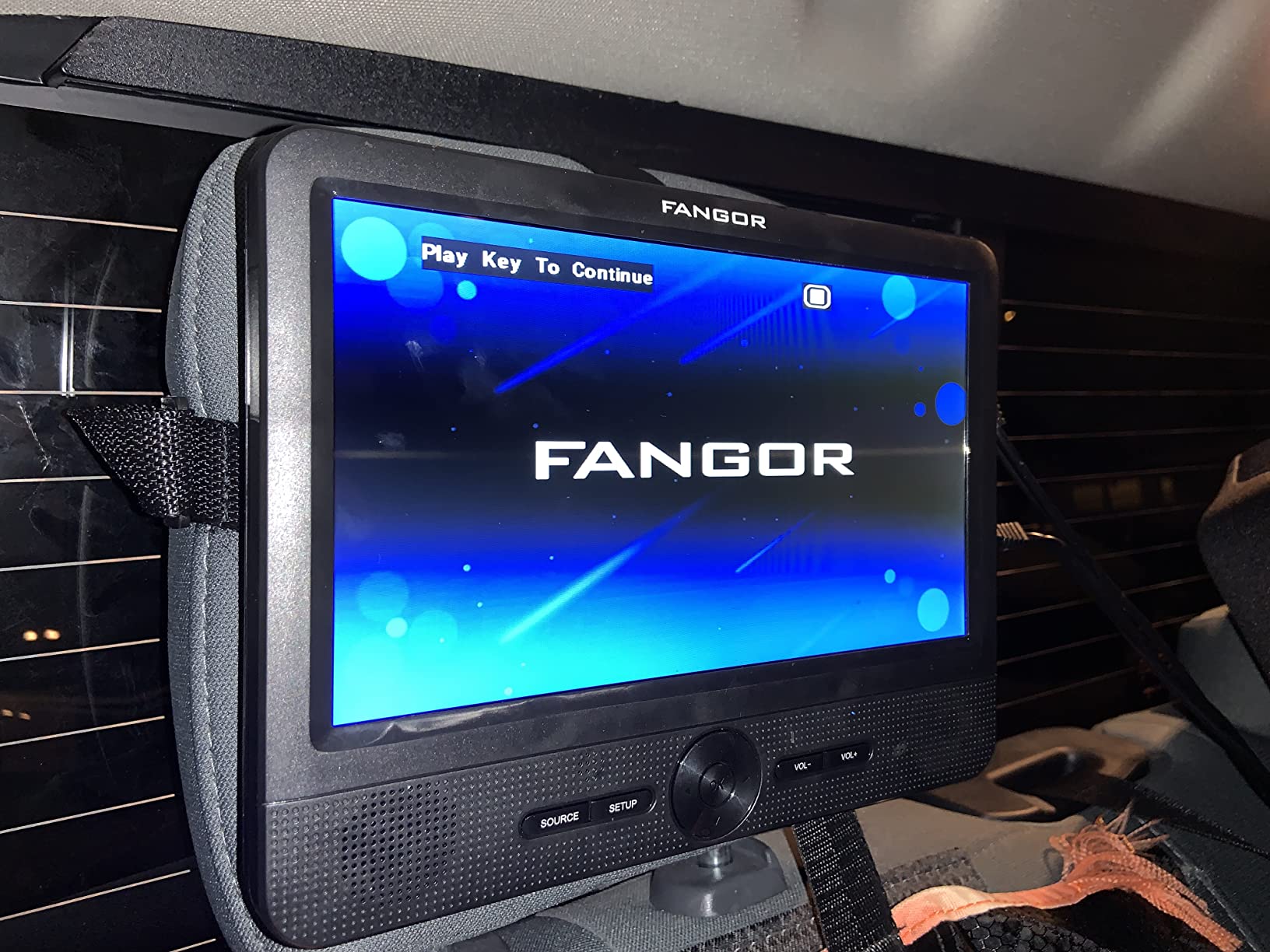 FANGOR 7.5 Inch Dual Car DVD Player, Portable Headrest Video Player for Car with 5 Hours Rechargeable Battery, Last Memory, AV Out/in, Support USB/SD/Sync TV, All Regions (1 Player+1 LCD Screen) customer photo 1