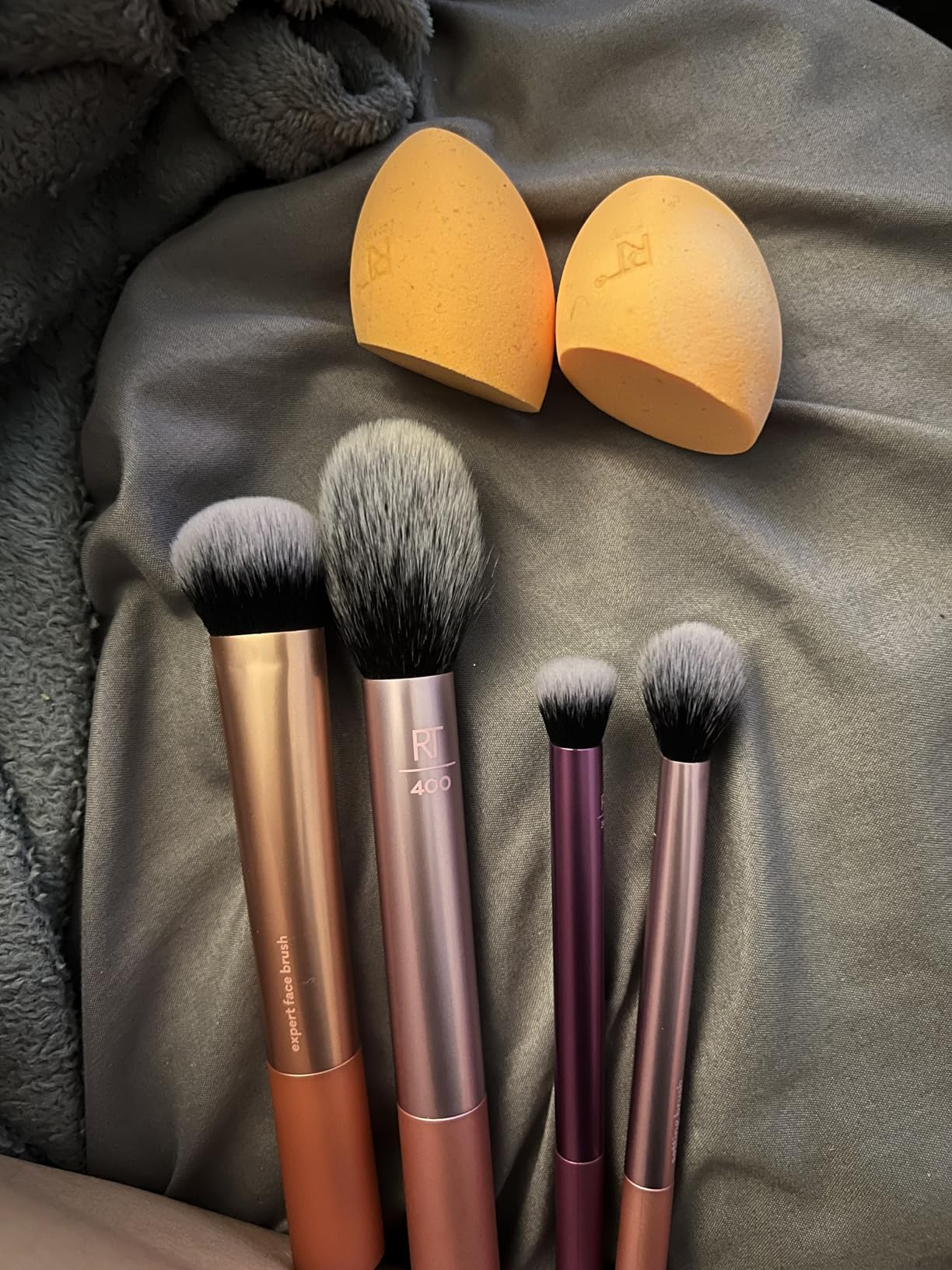 Real Techniques 6 Piece Everyday Essentials Makeup Brush Set, Includes 4 Brushes & 2 Makeup Sponges for Foundation, Blush, Bronzer, Contour, Eyeshadow & Powder customer photo 1