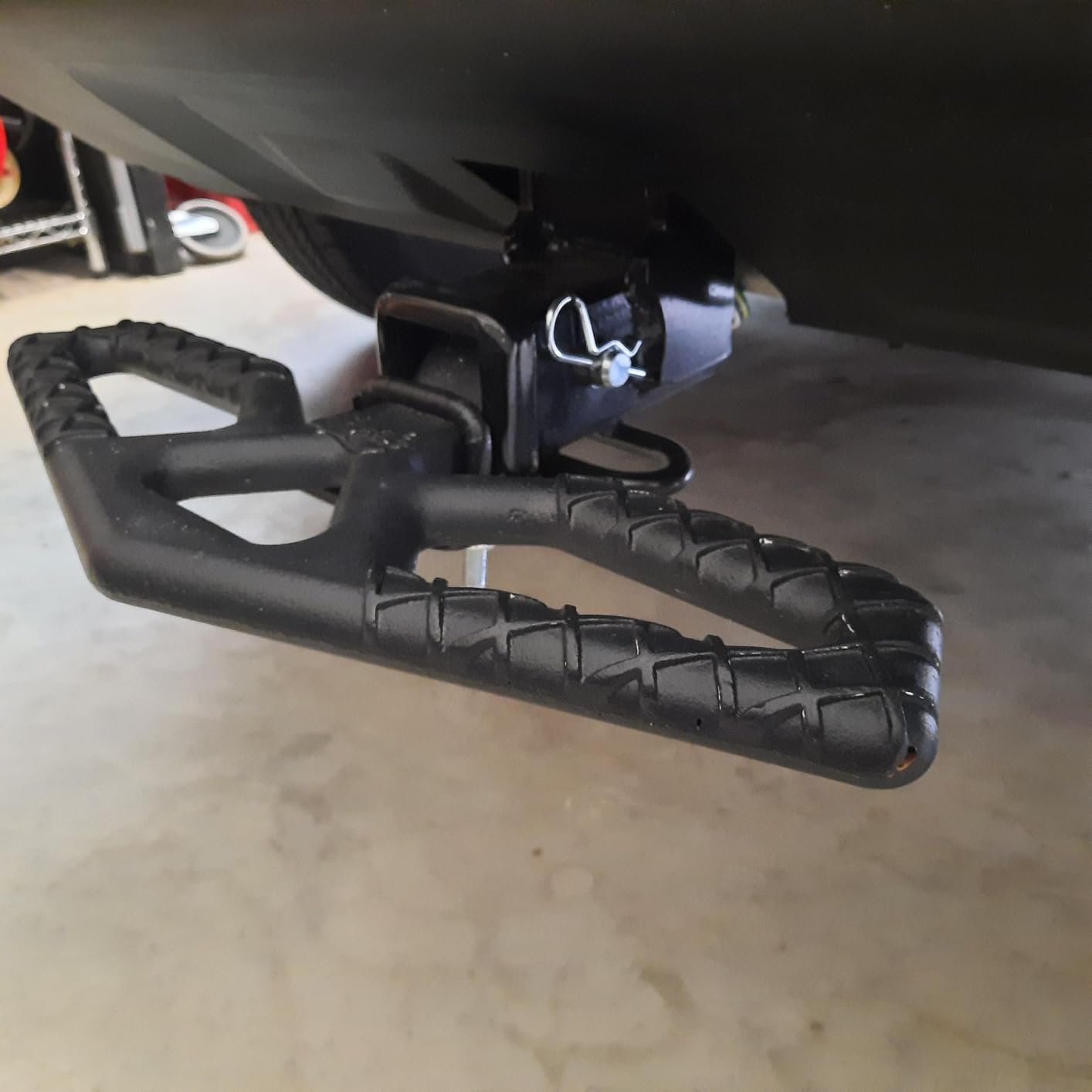 Eapele Tow Hitch Step for 2 inch Receiver, Universal Anti Slip Bumper Guard, Strong Steel 10000lbs Maximum Load, for Trailer Tow Truck Pickup SUV Pickup Van RV customer photo 1