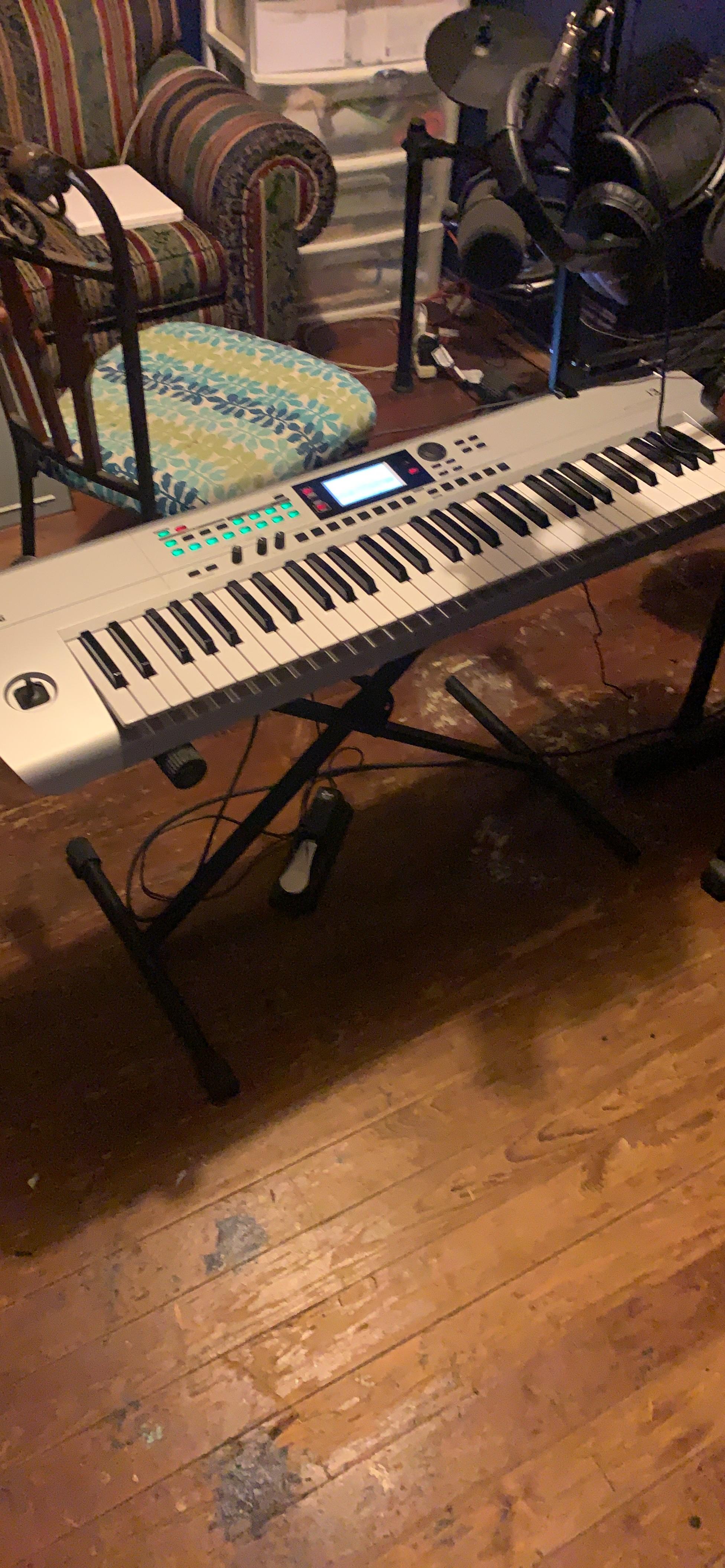 Korg i3 61-Key Arranger Keyboard - Silver customer photo 1