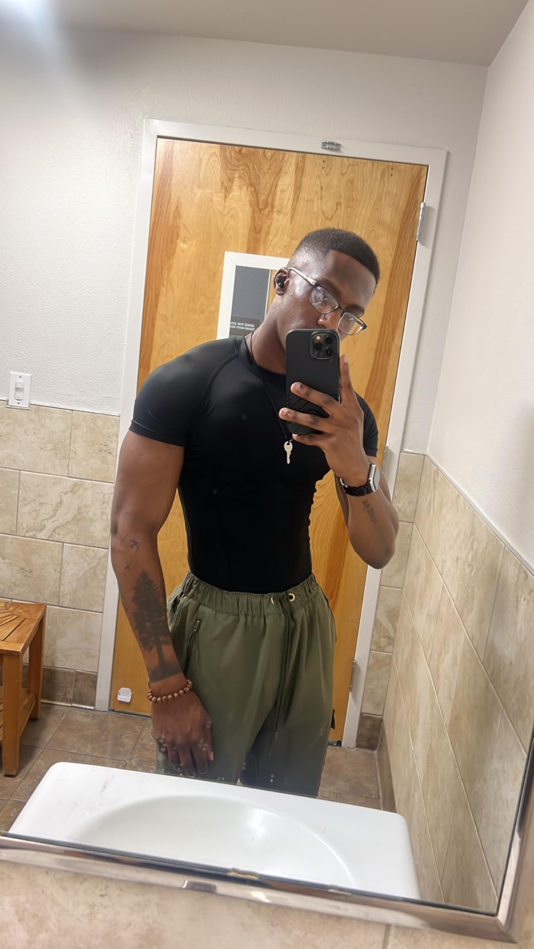ATHLIO Men's Cool Dry Short Sleeve Compression Shirts, Sports Baselayer T-Shirts Tops, Athletic Workout Shirt customer photo 2