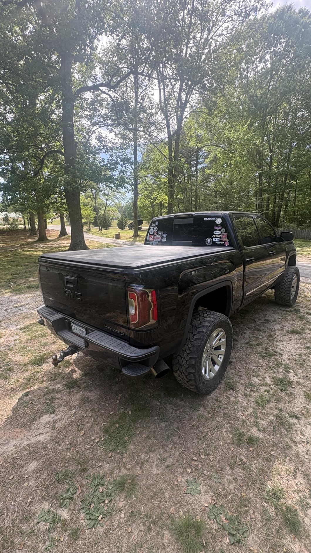 Amazon Basics Soft Roll-Up Truck Bed Tonneau Cover, 6.5 ft, Water-Resistant, Works with Bed Liners for 2014-2019 Chevy Silverado, GMC Sierra 1500, 2015-2018 Silverado Sierra 2500 3500 HD, Fleetside customer photo 1