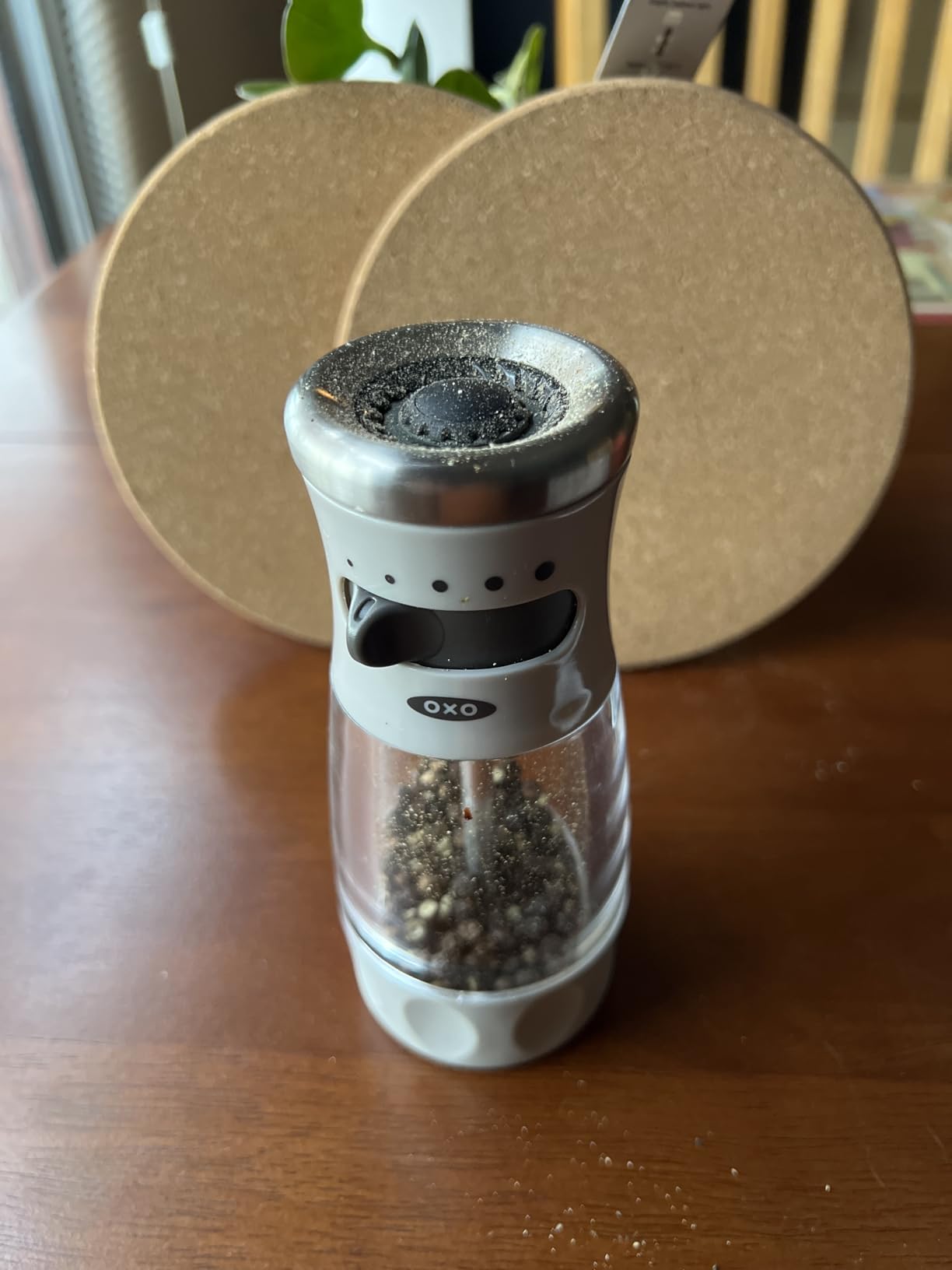 OXO Good Grips Contoured Mess-Free Pepper Grinder, Adjustable Ceramic Grinder with Five Settings, Black Pepper Mill for Home and Kitchen, Spice Tool and Kitchen Gadget customer photo 2