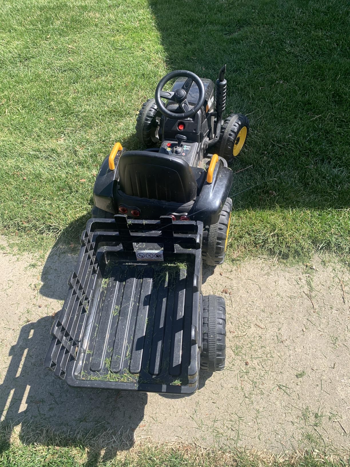 TOBBI Kids Electric Ride On Toy Tractor, Toddlers 12V Battery-Powered Car to Drive, 35W Dual Motor 6-Wheels Trailer Vehicle with 3-Speeds/LED & Horn Functions for Chirdren Aged 3-8 - Dark Green customer photo 1