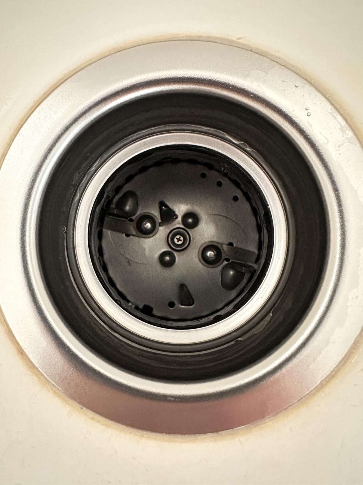 Frigidaire 1/2 HP Corded Garbage Disposal for Kitchen Sinks, FF05DISPC1 customer photo 2