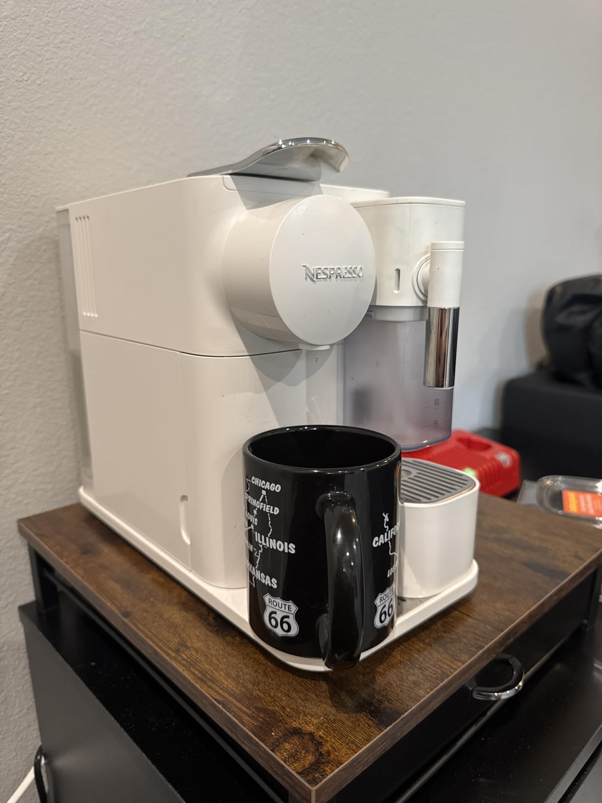 Nespresso Lattissima One Original Espresso Machine with Milk Frother by De'Longhi, Silky White customer photo 1