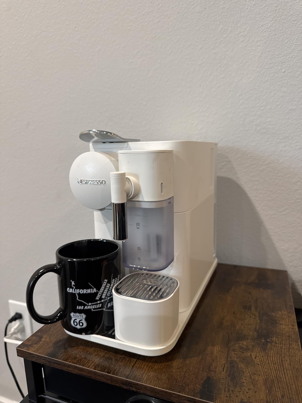 Nespresso Lattissima One Original Espresso Machine with Milk Frother by De'Longhi, Silky White customer photo 2