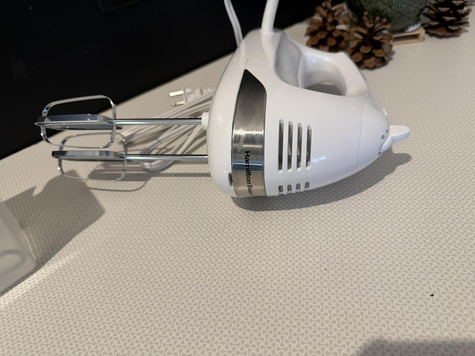 Hamilton Beach 6-Speed Electric Hand Mixer with Whisk, Dough Hooks and Easy Clean Beaters, 275 Watt Motor, Snap-On Storage Case, White customer photo 2