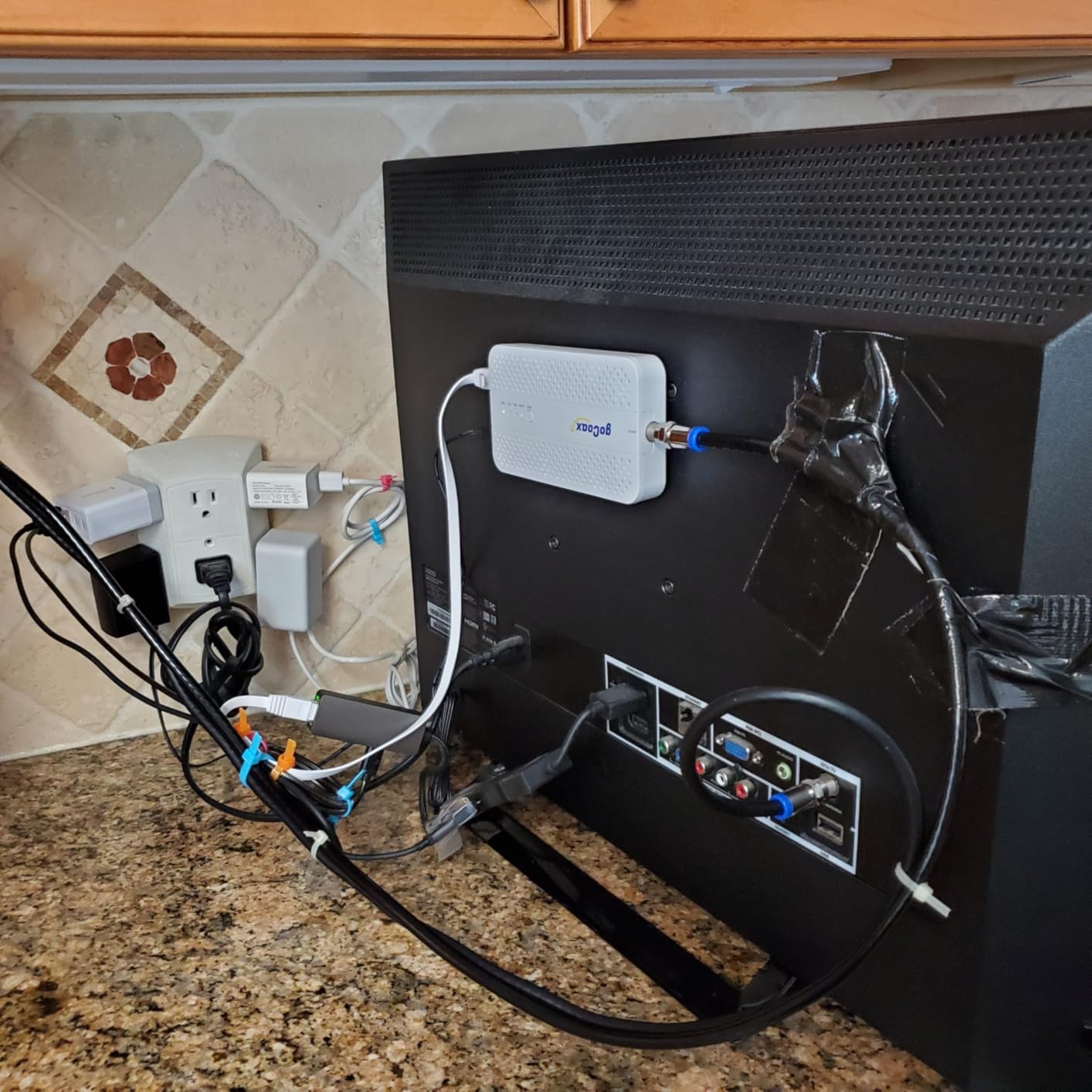 goCoax MoCA 2.5 Adapter with 2.5GbE Ethernet Port | MA2500D Ethernet Over Coax for Gaming & 4K Streaming | 2.5Gbps, Plug and Play | for Homes with Coaxial Cable Wiring - Requires 2+ Adapters (White) customer photo 2