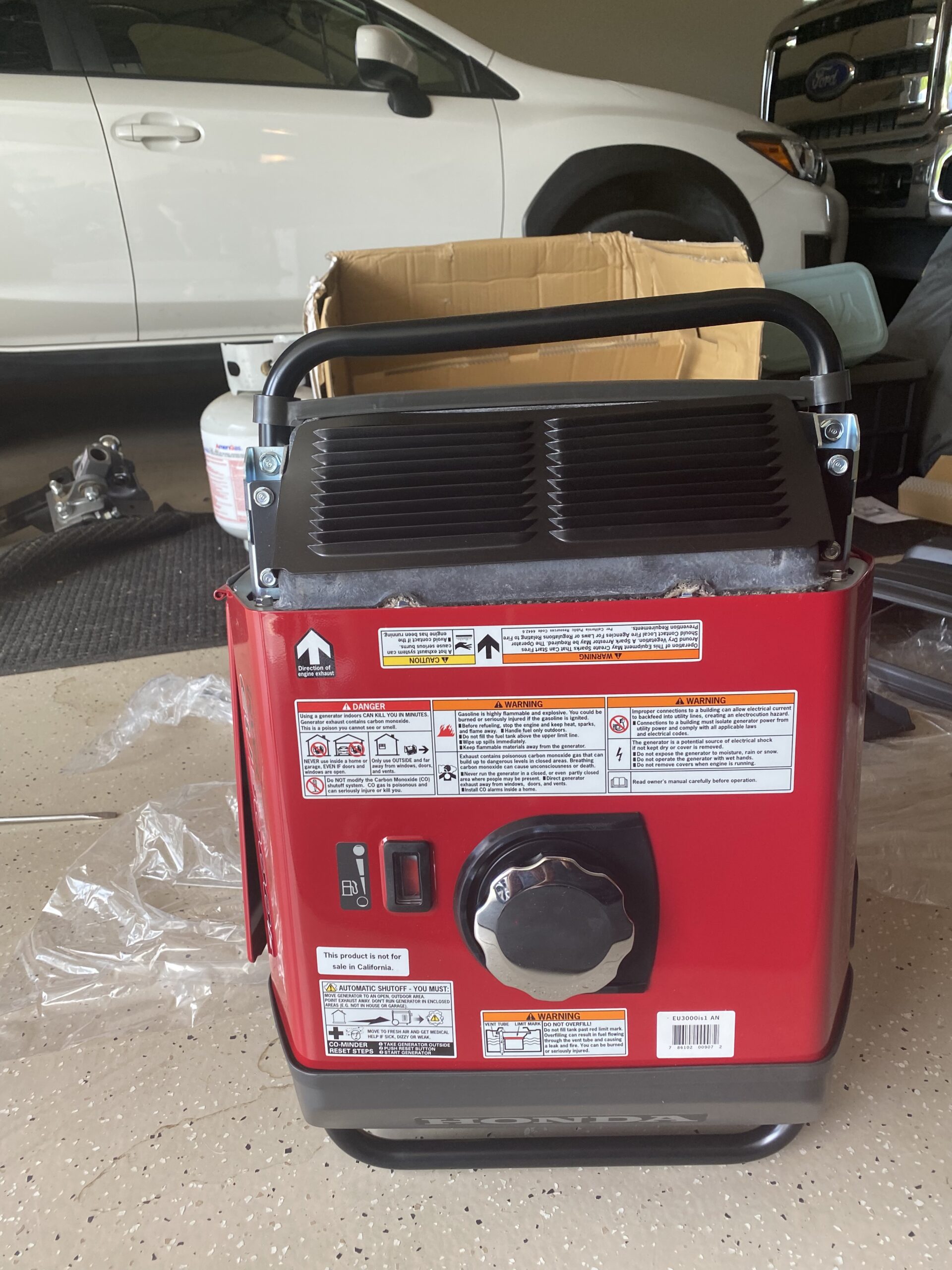 Honda EU3000iS 3000 Watt Inverter Generator, Super Quiet 120V Gas Powered Portable Generator for Camping, RV or Home Backup Power Supply, Up to 19.6 Hour Run Time (EU3000IS1AN) customer photo 2