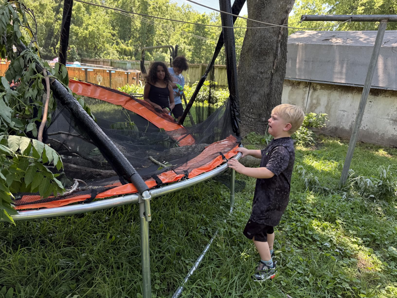 AOTOB 8FT 10FT 12FT 14FT 15FT Trampoline with Safety Enclosure Net, Outdoor Trampoline with Basketball Hoop, Heavy Duty Jumping Mat and Spring Cover Padding for Kids and Adults customer photo 2