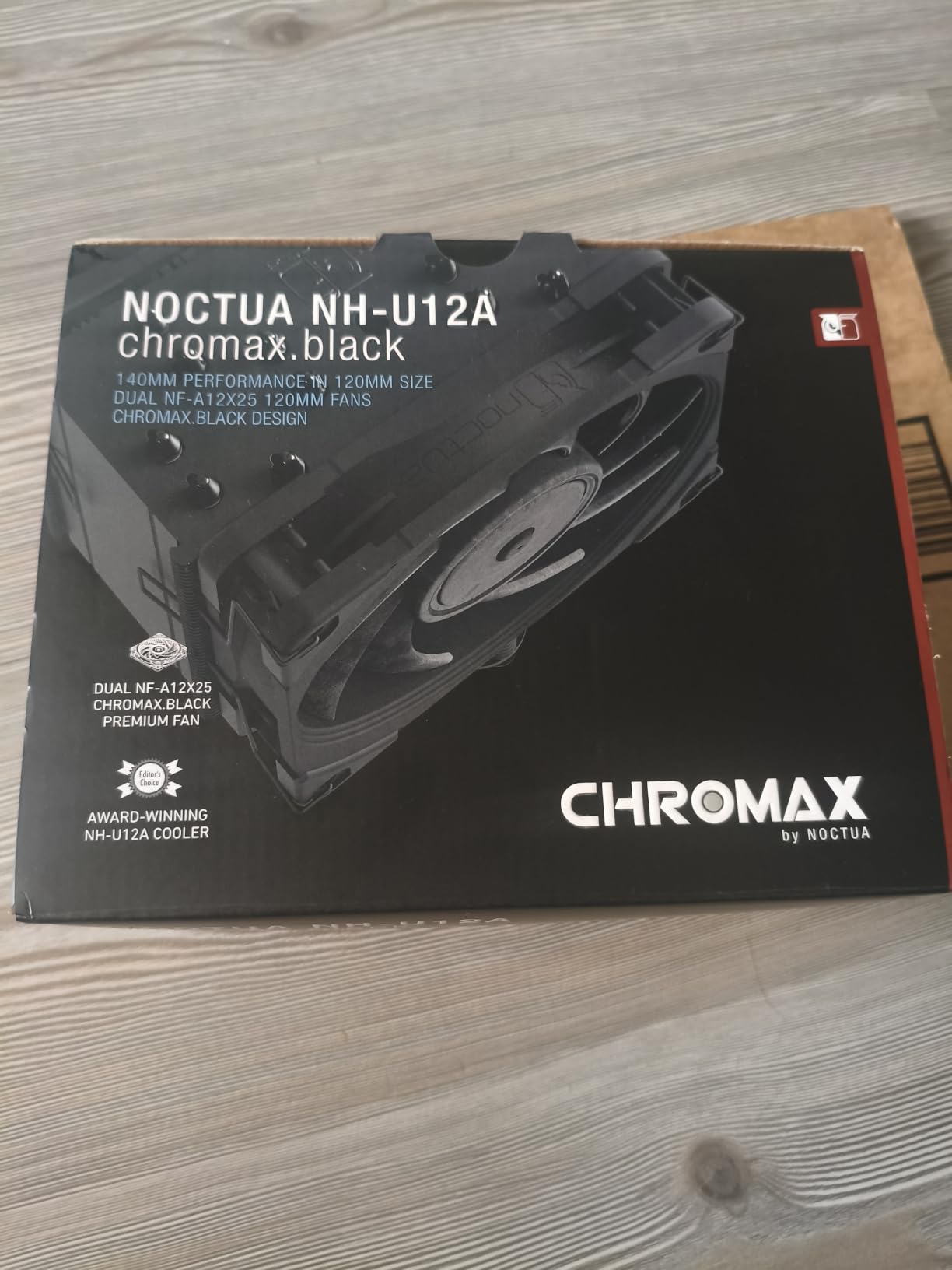 Noctua NH-U12A chromax.Black, Quiet High-Performance Tower CPU Cooler | 158mm Height, High-End Low-Noise Cooling, For Intel & AMD, Dual 120mm Fans, 100% RAM Compatibility, Rich Accessory Kit customer photo 1