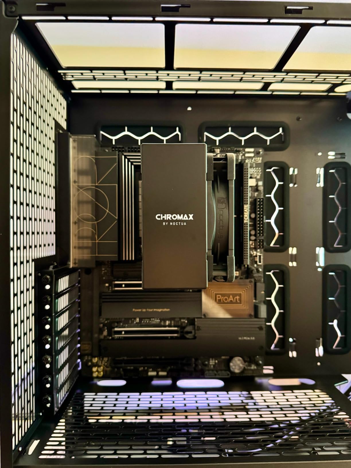 Noctua NH-U12A chromax.Black, Quiet High-Performance Tower CPU Cooler | 158mm Height, High-End Low-Noise Cooling, For Intel & AMD, Dual 120mm Fans, 100% RAM Compatibility, Rich Accessory Kit customer photo 2