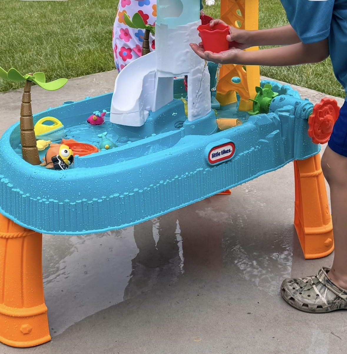Little Tikes Waterfall Island Water Table (Amazon Exclusive) Activity Playset with Accessories, Outdoor, for Boys and Girls Ages 2-5 Years customer photo 2