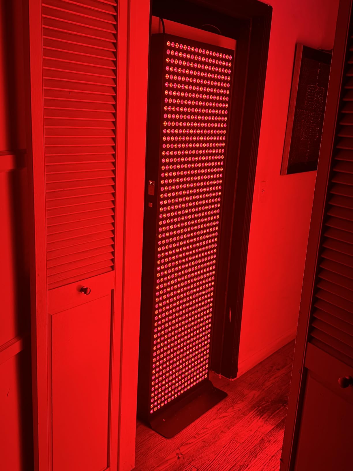 EXESAS Red Light Therapy Device for Full Body, 630nm, 660nm, 810nm & 850nm, Near Infrared Dual-Chip Clinical Grade LED Panel for Smooth Skin, Weight, Pain and Overall Wellness (200LED) customer photo 1