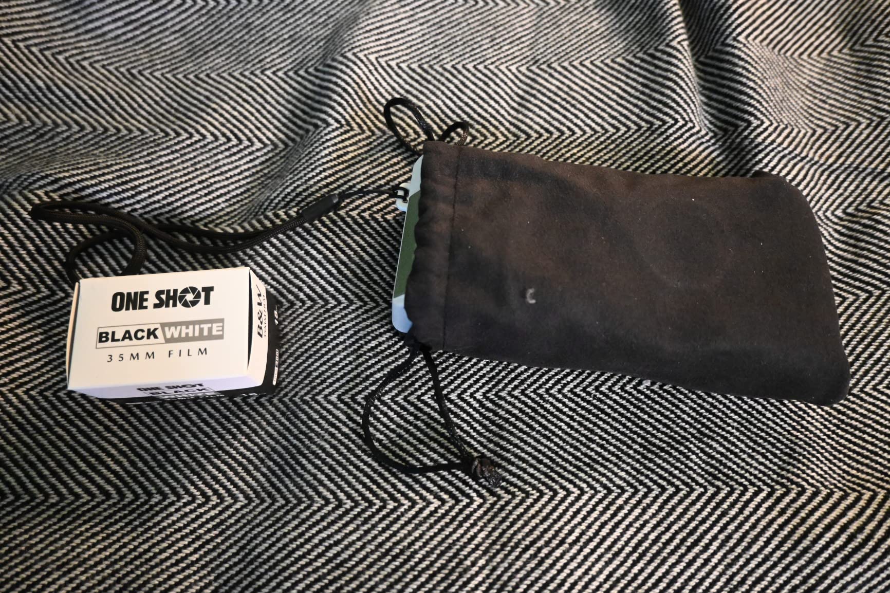 1 Shot Point and Shoot 35mm Film Camera, Reusable Retro Half Frame Camera, Built in Flash, Included One Roll ASA/ISO 400 Black & White Film 18 Exp., (36 Shots) Battery Not Included (Brown Color) customer photo 2