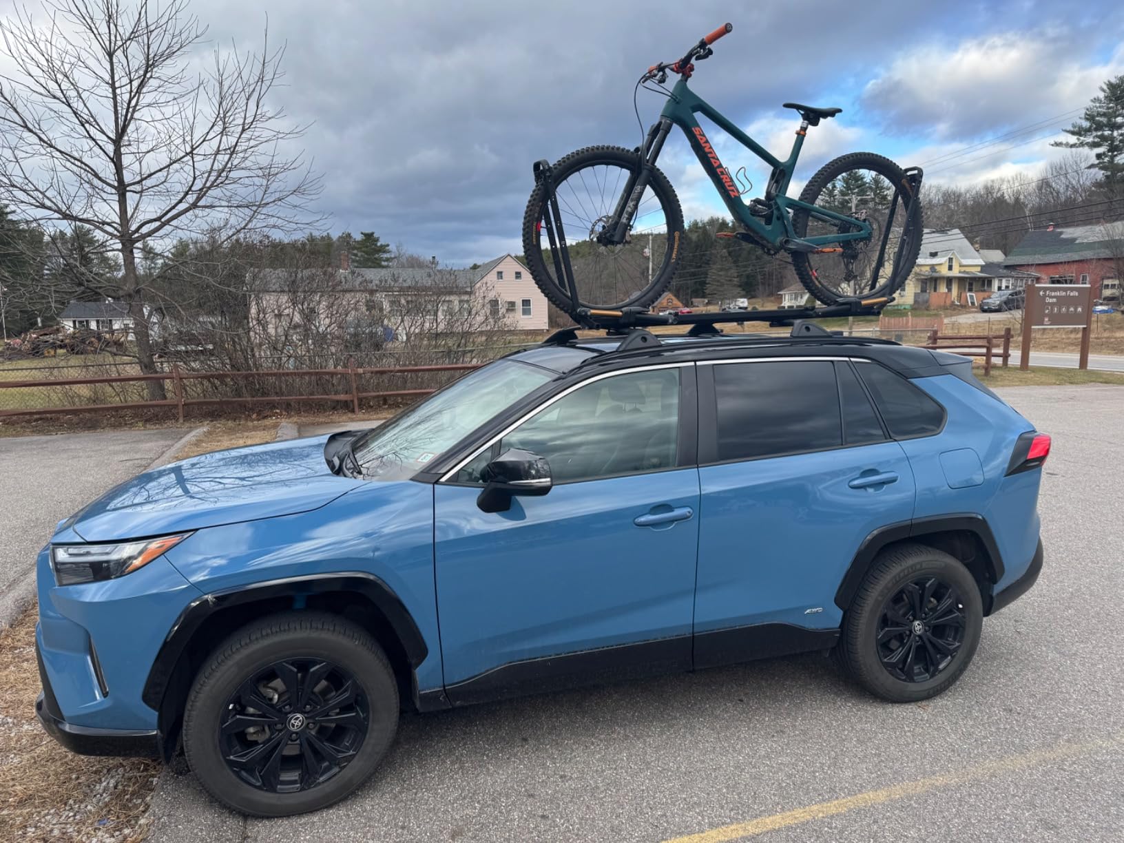 Kuat Piston SR - Secure Rugged Kashima-Coated No Frame Contact Rooftop Bike Rack, 1 Bike Capacity customer photo 1