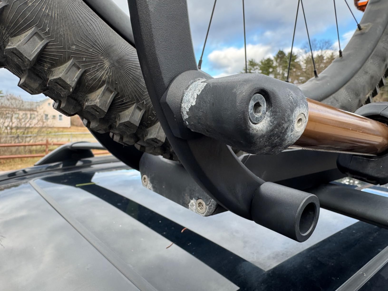 Kuat Piston SR - Secure Rugged Kashima-Coated No Frame Contact Rooftop Bike Rack, 1 Bike Capacity customer photo 2