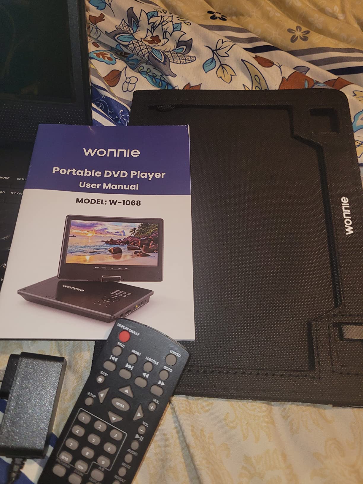 WONNIE 12.5 Inch Portable DVD Player with 10.5 Inch Swivel HD Screen, with Car Headrest Case, 5-Hour Rechargeable Battery, Car Charger and AC Adapter, Supports USB/SD Card/Sync TV, All Regions customer photo 2
