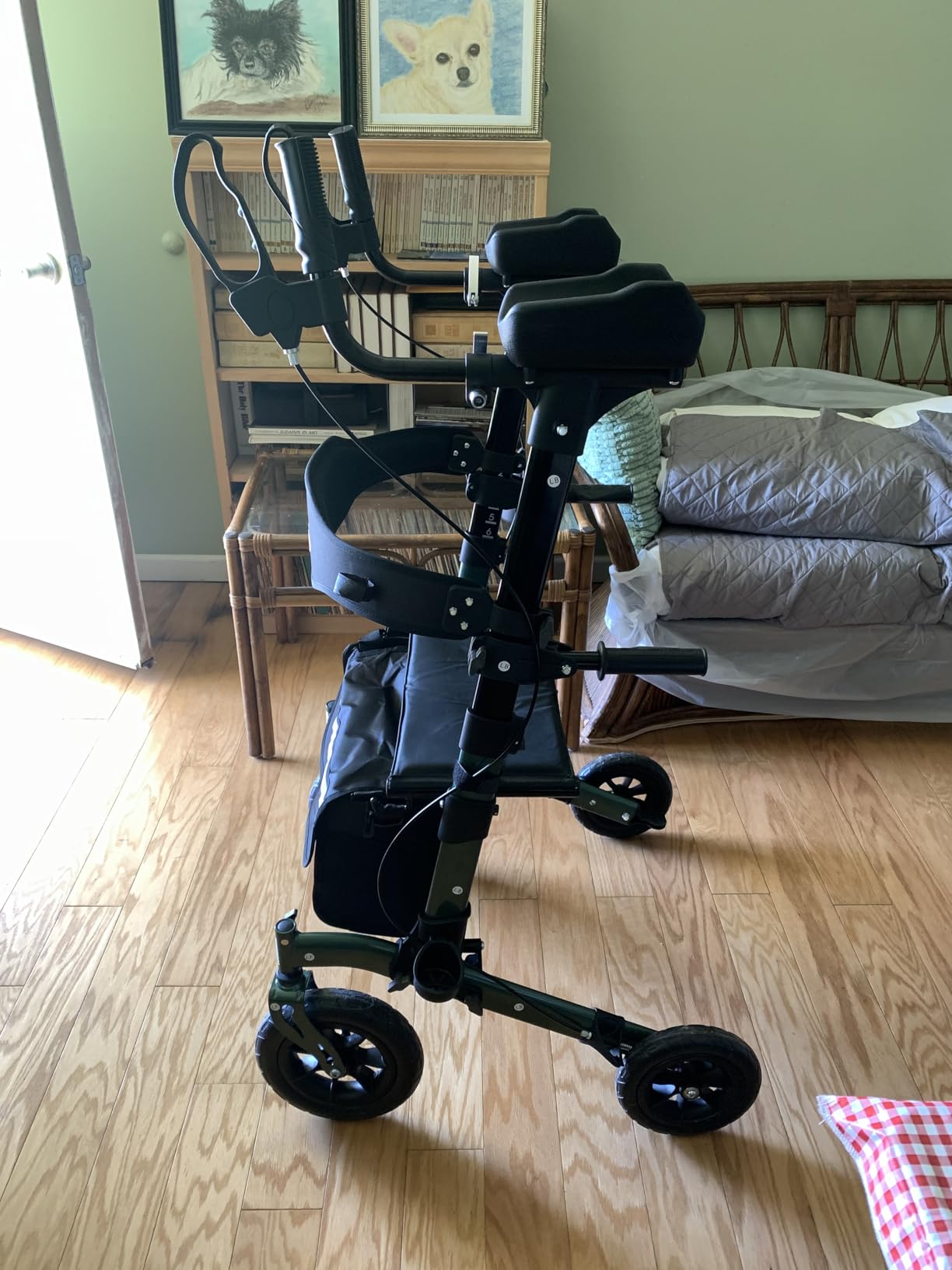 Helavo Upright Walker with Seat, Foldable Stand Up Walker with Rubber Tires | All Terrain Tall Standing Rollator, Padded Armrests, Height Adjustable, Aluminium Frame, 22.7 lbs, 300 lbs Capacity customer photo 1