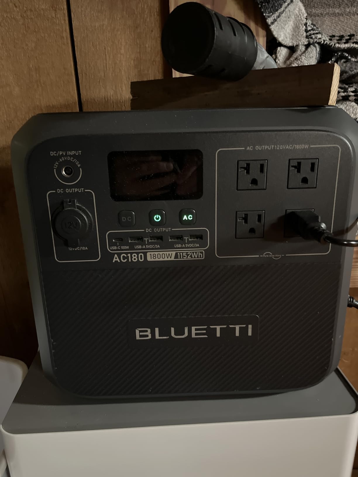 BLUETTI AC180 Solar Generator with 200W Solar Panel Included, 1152Wh 1800W | LFP Battery w/ 4 1800W (2700W Peak) AC Outlets, 0-80% in 45Min, Portable Power Station for Camping, Off-grid, Power Outage customer photo 1