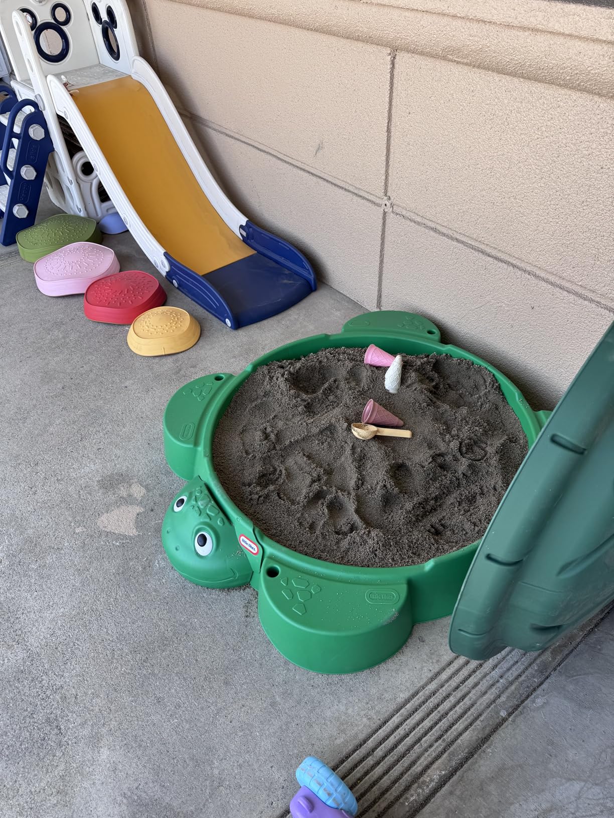 Little Tikes Turtle Sandbox, for Boys and Girls Ages 1-6 Years customer photo 2