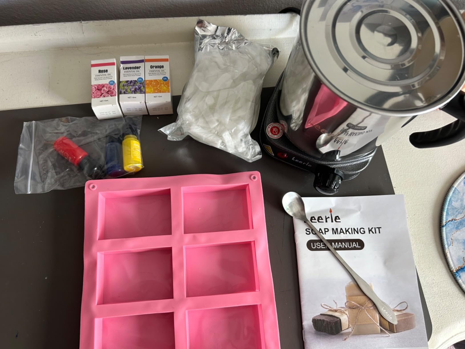 Leerie 3.6Lbs Soap Making Kit with Electronic Hot Plate, 1.6 Lb Glycerin Soap Base, Pouring Pot, Silicon Mold, Spoon,3 Essential Oils for Soap Making,3 Liquid Dyes, Melt & Pour Soap DIY Kits SMK500 customer photo 1