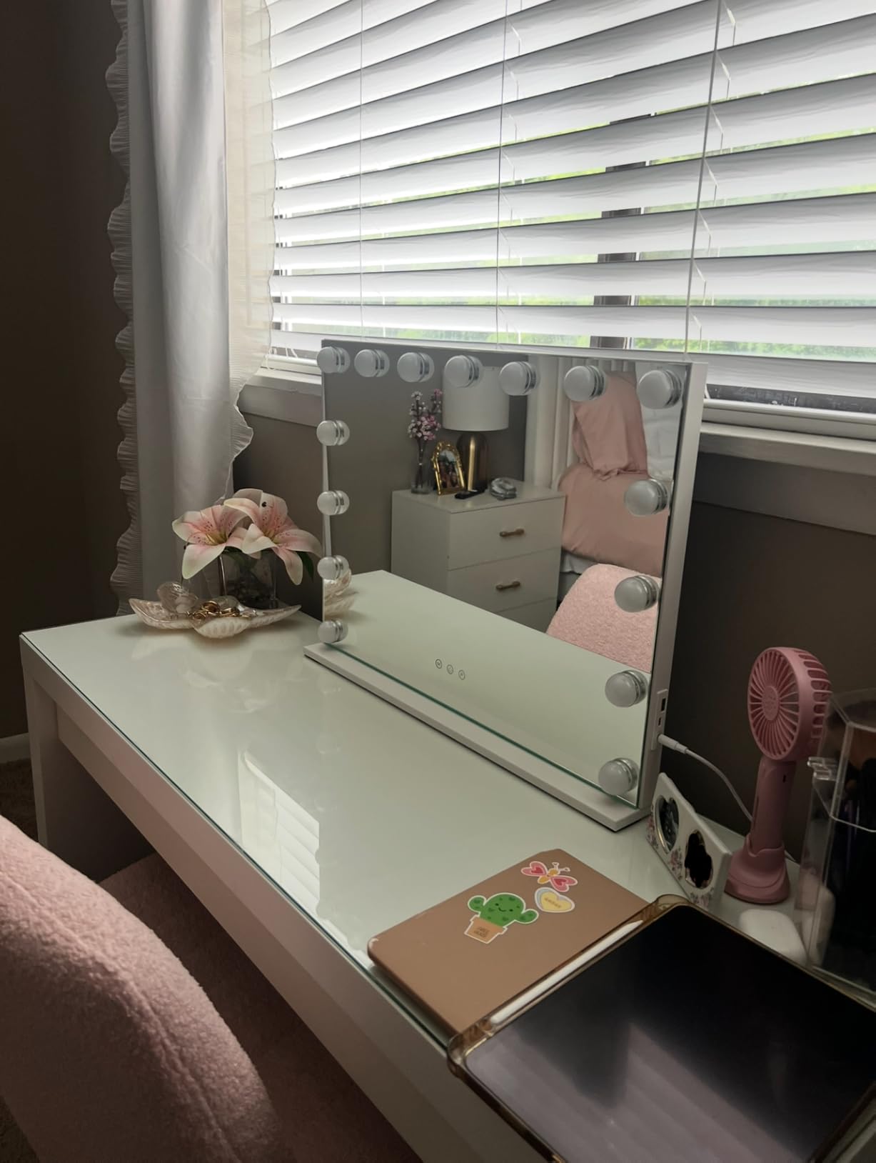 Ratsamee Hollywood Vanity Mirror with Lights, 18 Dimmable Bulbs, 3 Color Lights, Make Up Lighted Mirror, Aluminum Metal Frame, USB Charging Port (32